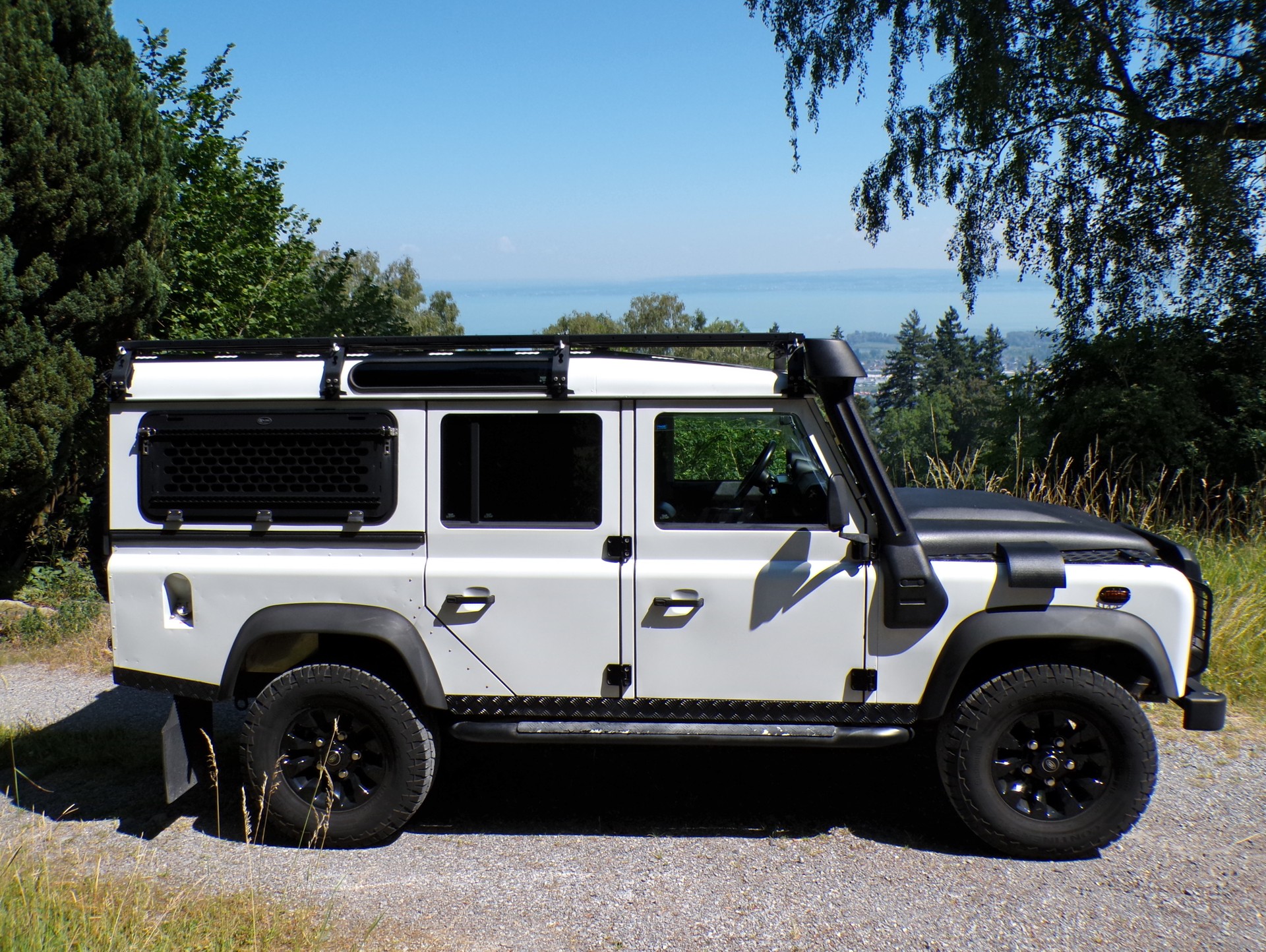 LAND ROVER Defender 110 2.2 TD4 Station Wagon Legend-image-5