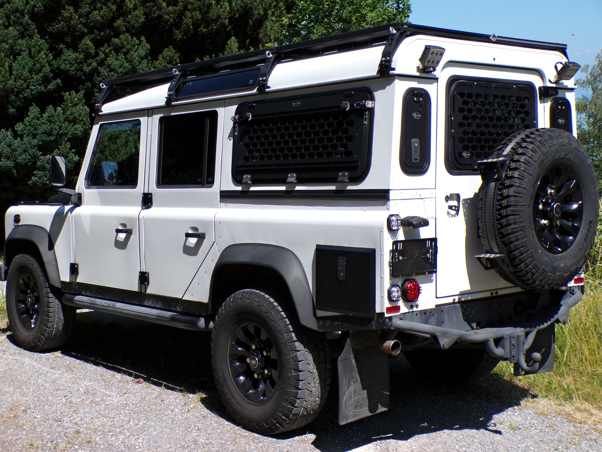 LAND ROVER Defender 110 2.2 TD4 Station Wagon Legend-image-11