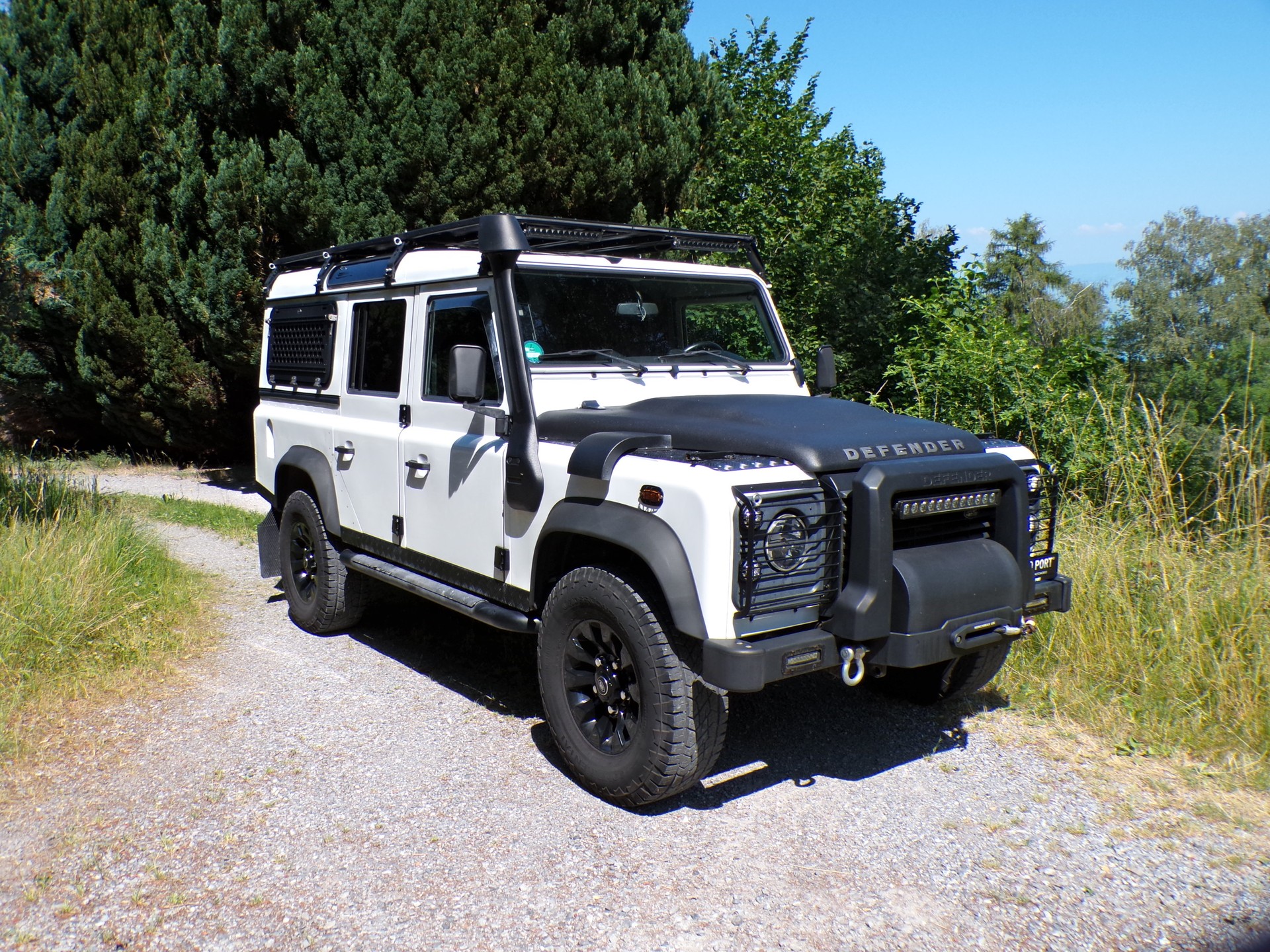 LAND ROVER Defender 110 2.2 TD4 Station Wagon Legend
