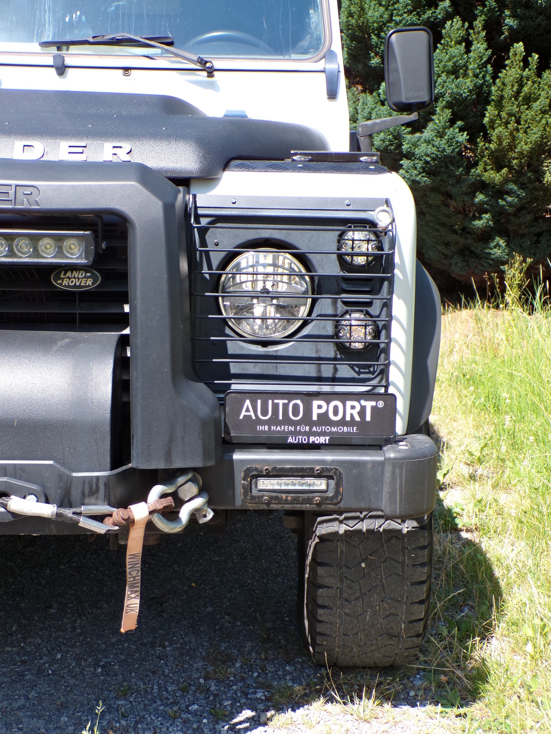 LAND ROVER Defender 110 2.2 TD4 Station Wagon Legend-showroom-element-3