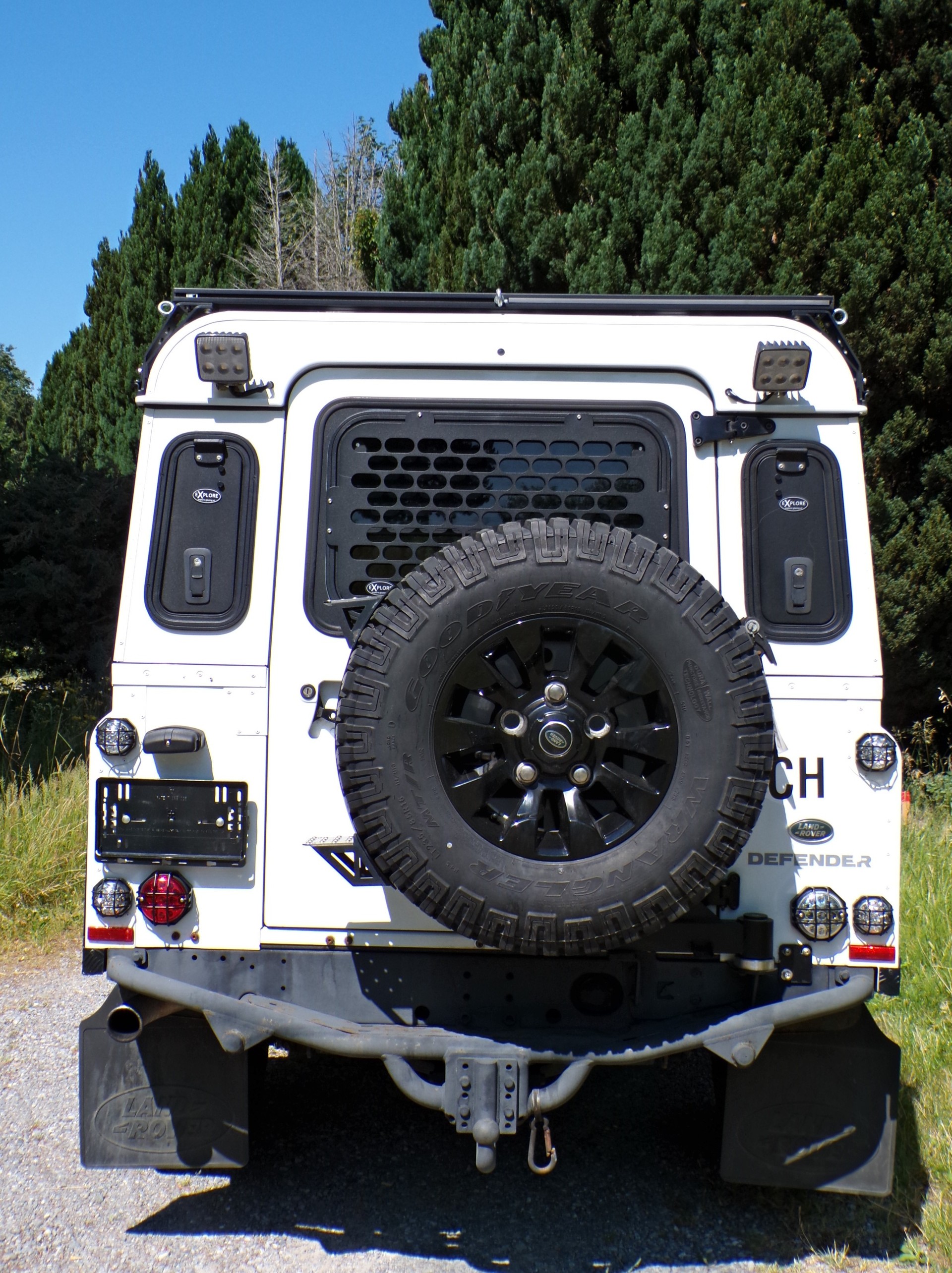 LAND ROVER Defender 110 2.2 TD4 Station Wagon Legend-image-14