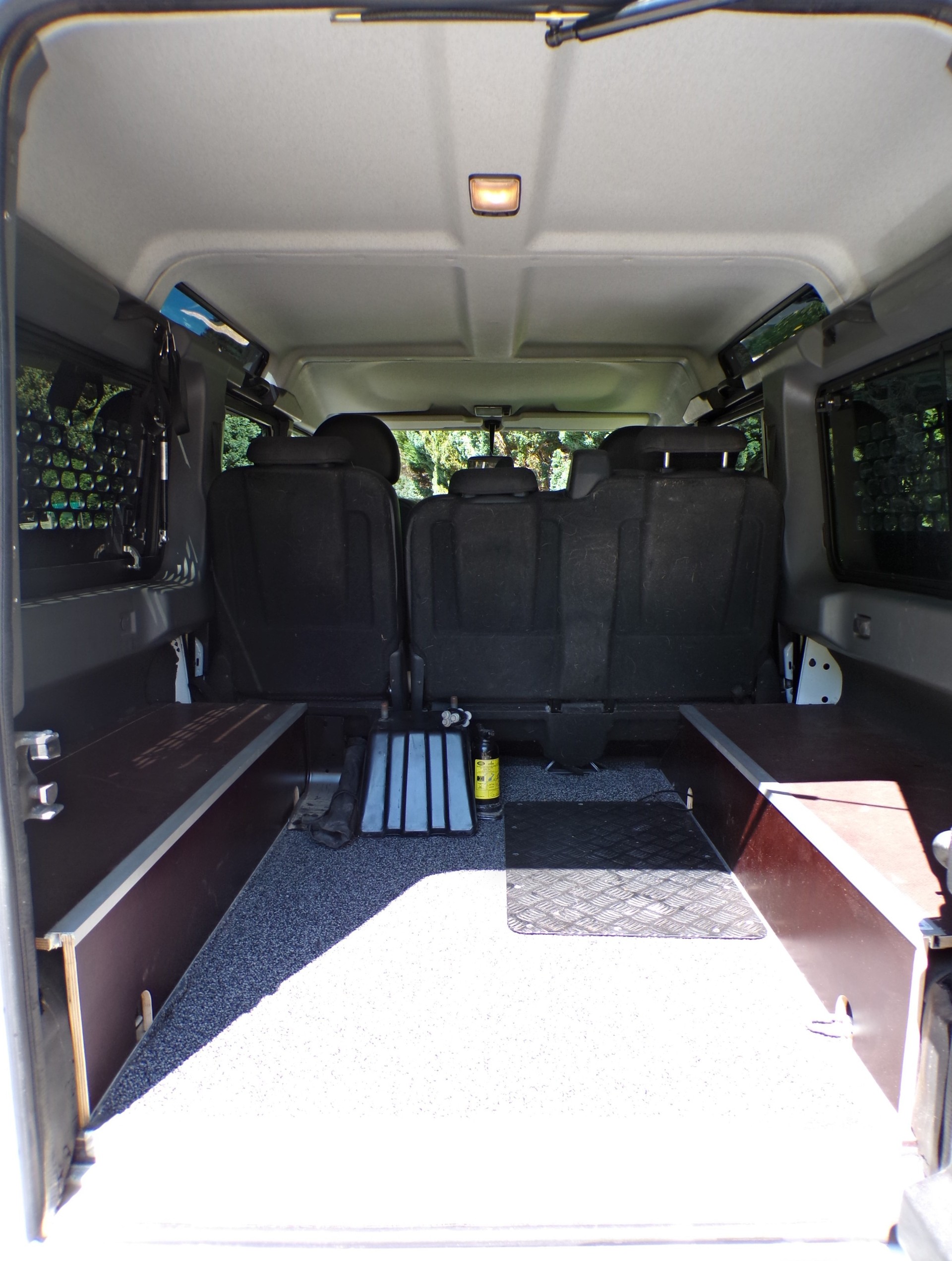 LAND ROVER Defender 110 2.2 TD4 Station Wagon Legend-image-16