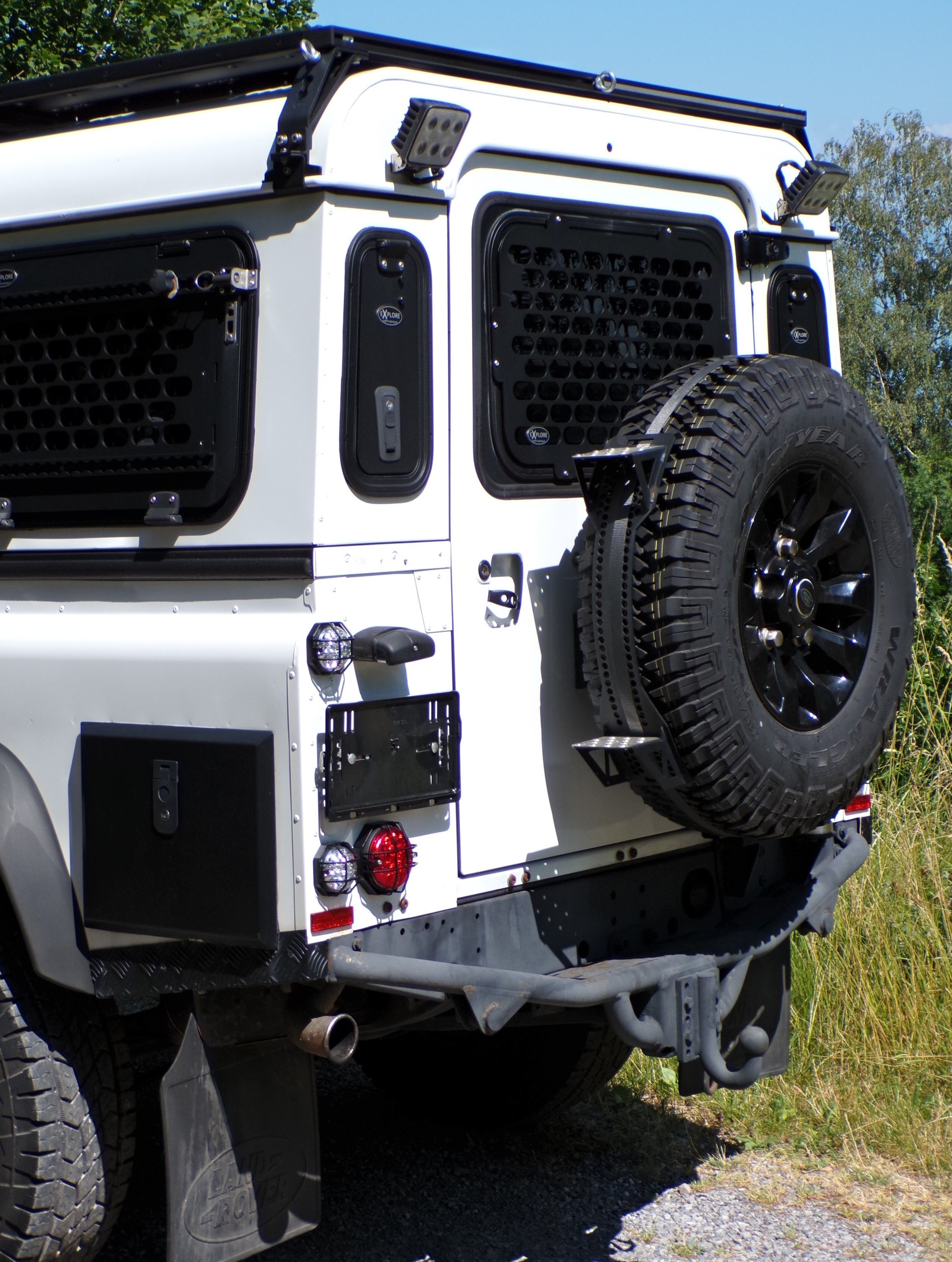LAND ROVER Defender 110 2.2 TD4 Station Wagon Legend-image-12