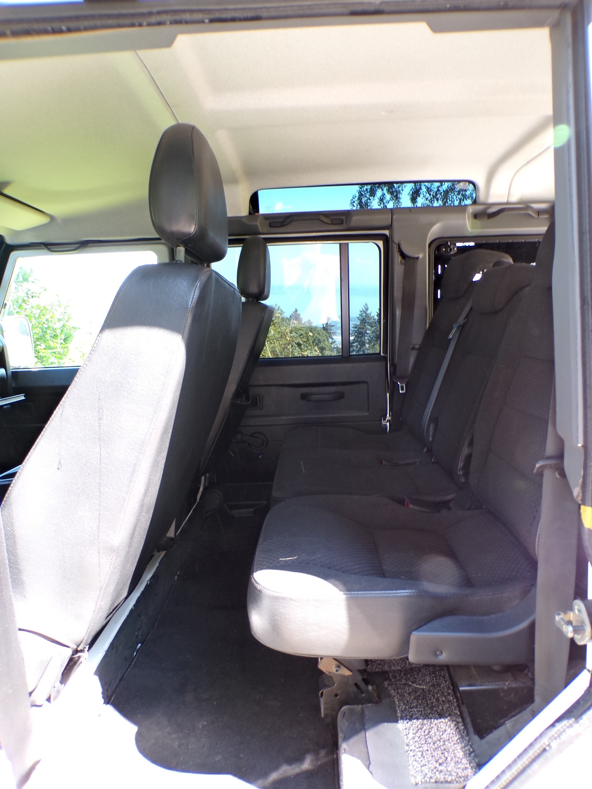 LAND ROVER Defender 110 2.2 TD4 Station Wagon Legend-image-21