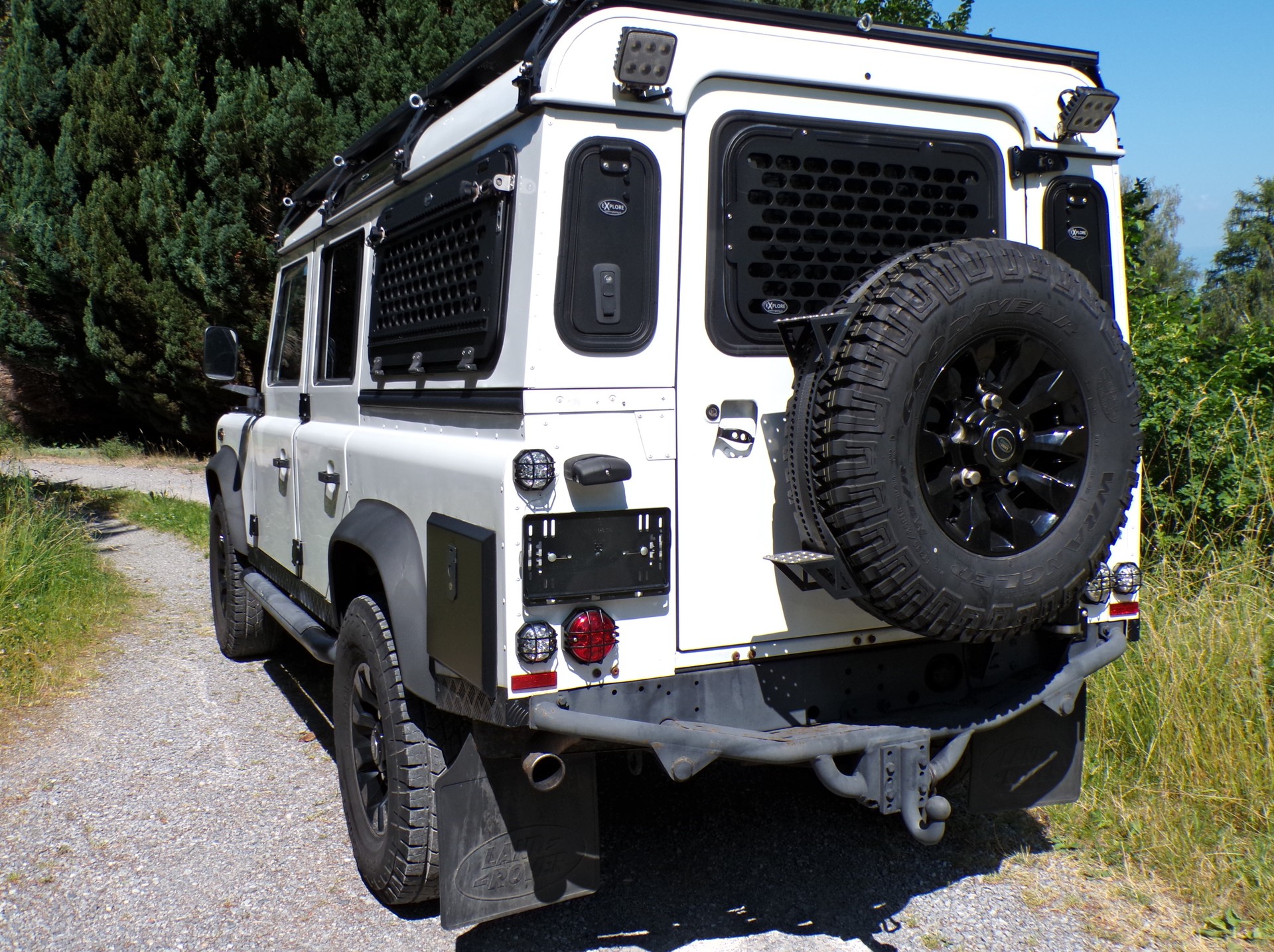 LAND ROVER Defender 110 2.2 TD4 Station Wagon Legend-image-13