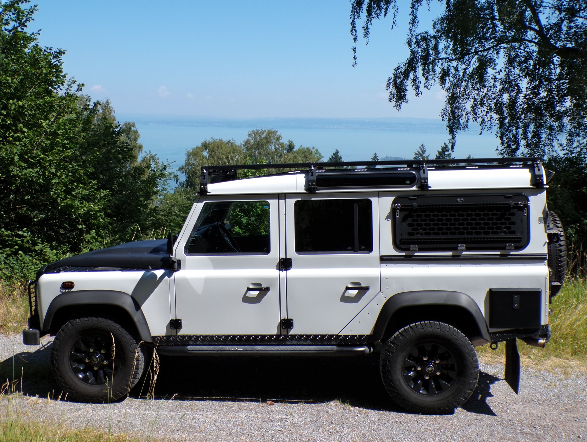 LAND ROVER Defender 110 2.2 TD4 Station Wagon Legend-image-7