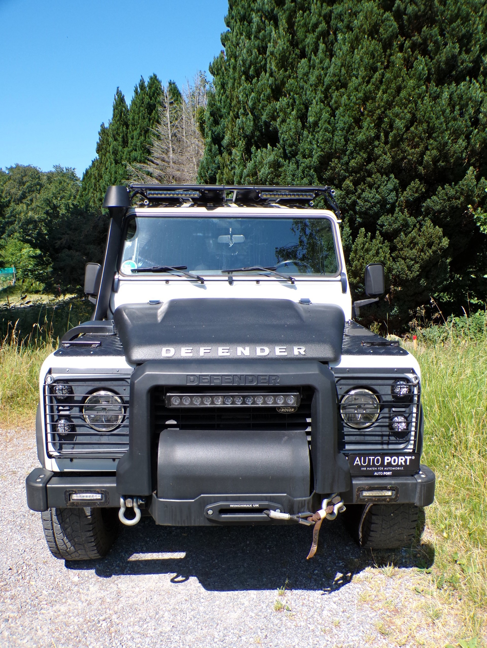 LAND ROVER Defender 110 2.2 TD4 Station Wagon Legend-image-4