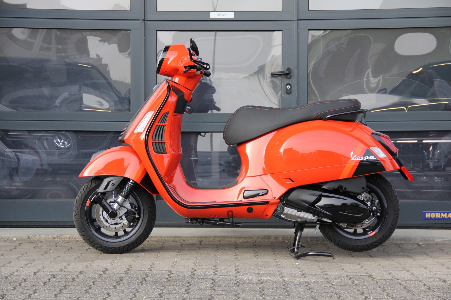 PIAGGIO Vespa GTS 300 Super Sport ABS-image-1