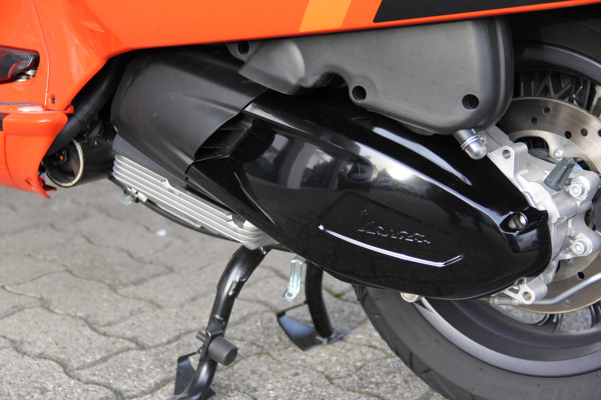 PIAGGIO Vespa GTS 300 Super Sport ABS-image-15