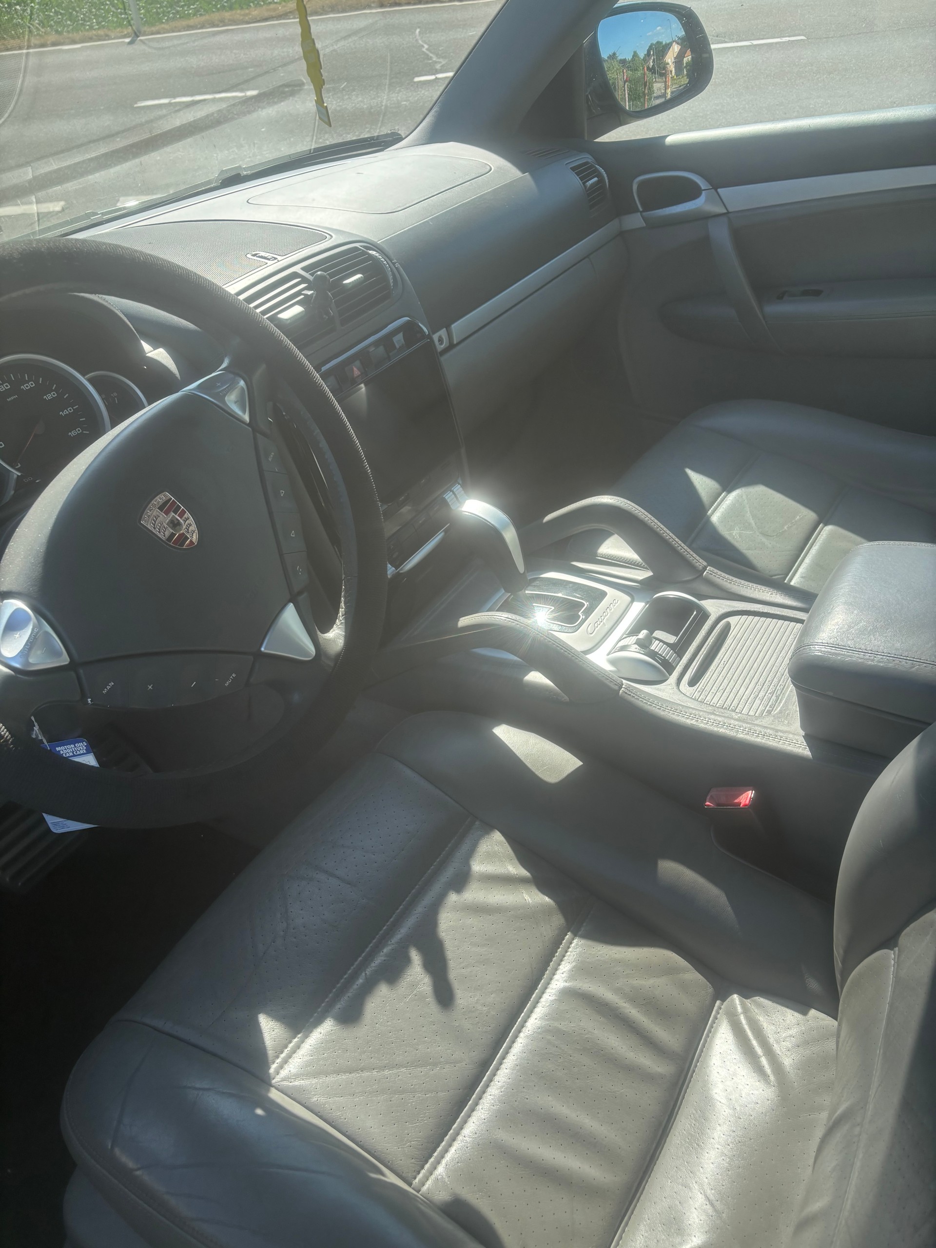 PORSCHE CAYENNE-image-4