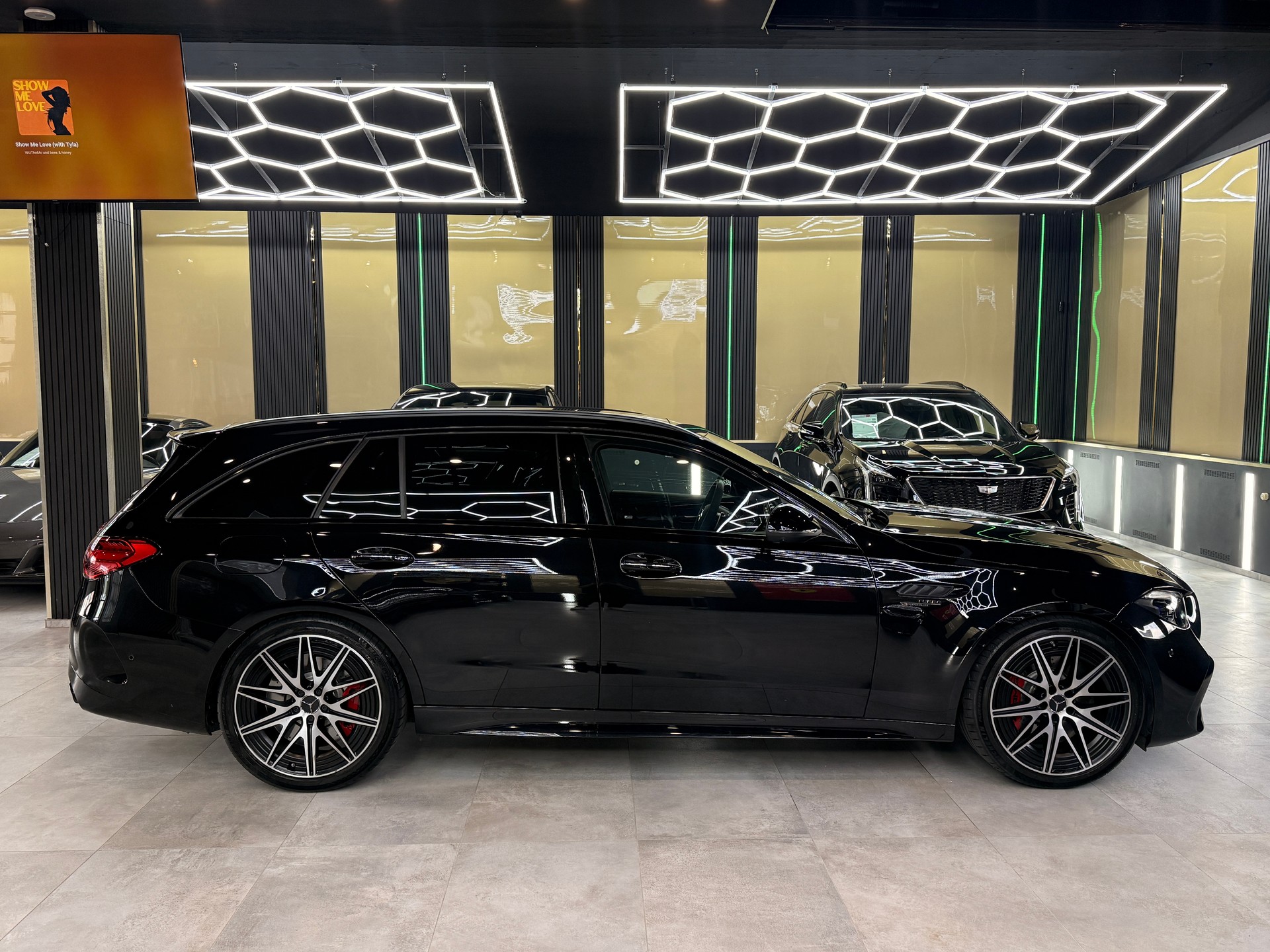MERCEDES-BENZ C 63 AMG S E Performance Kombi-showroom-element-3