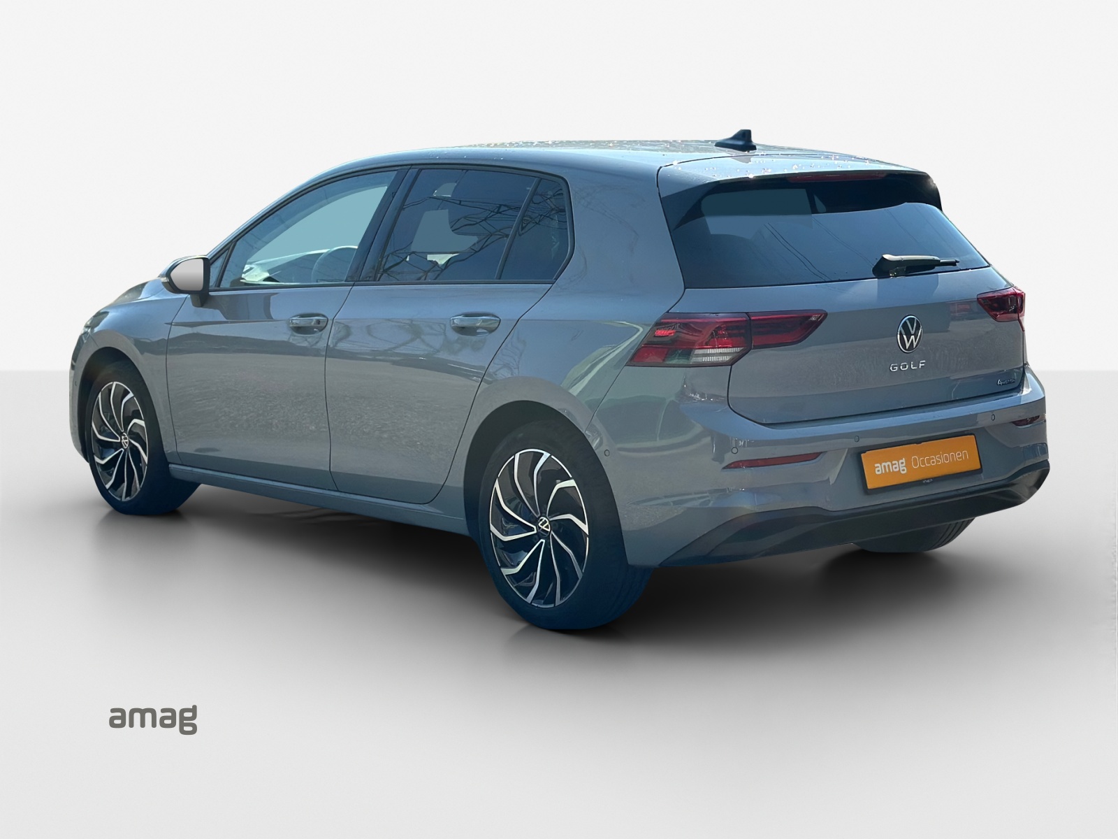 VW Golf 2.0 TDI Life DSG 4Motion-image-2
