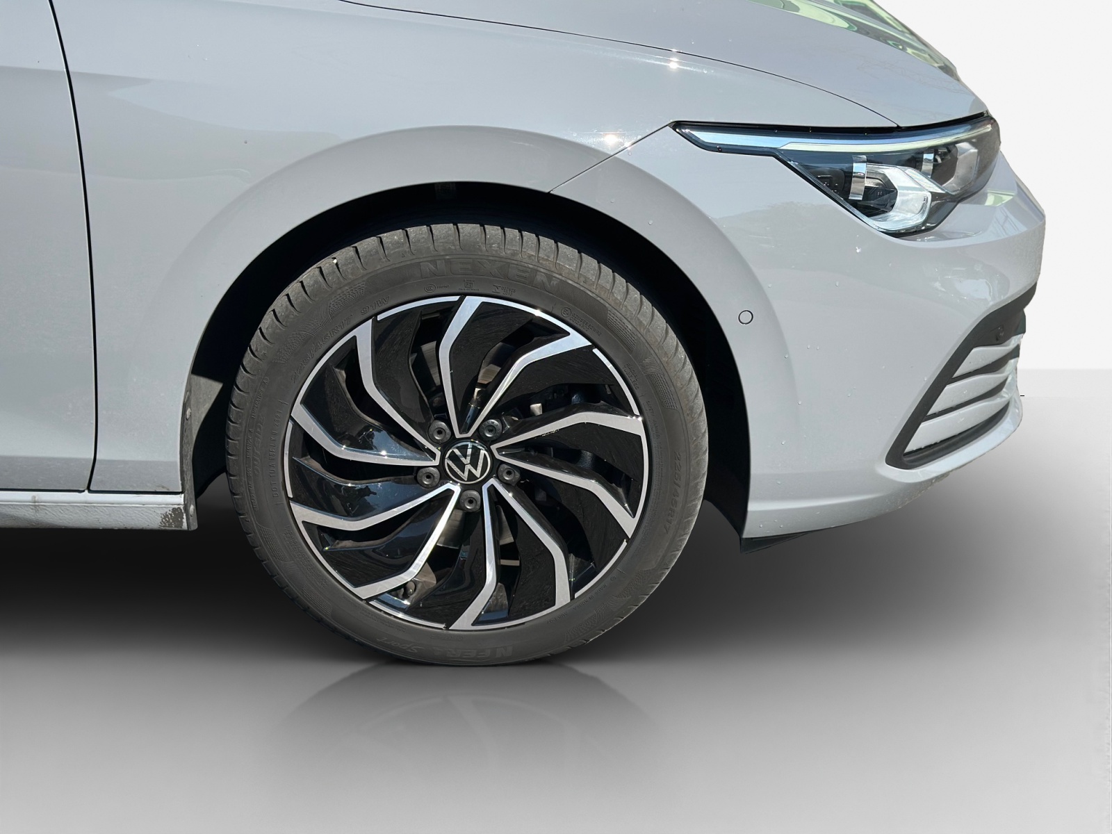 VW Golf 2.0 TDI Life DSG 4Motion-image-13