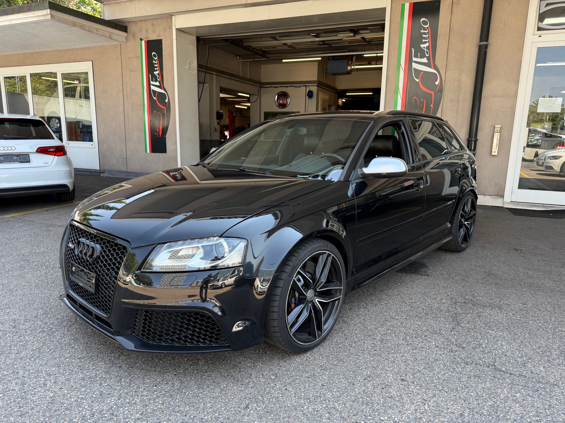 AUDI RS3 Sportback 2.5 TFSI quattro S-tronic-showroom-element-1