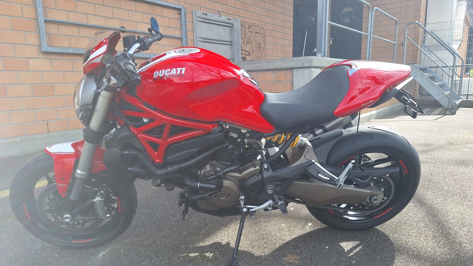 DUCATI Monster 821-image-1