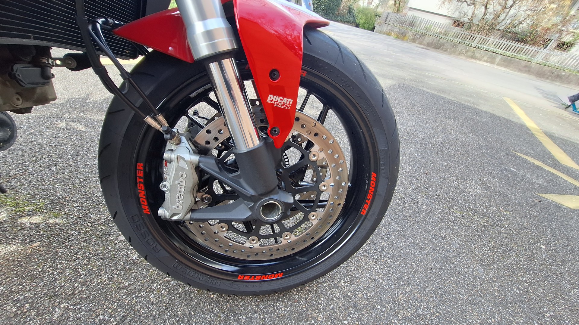 DUCATI Monster 821-image-4
