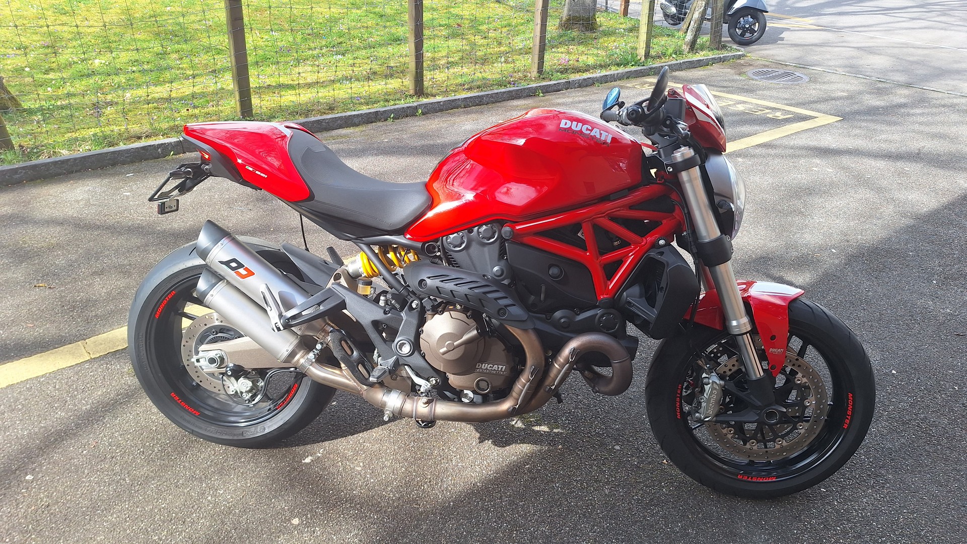 DUCATI Monster 821-image-0