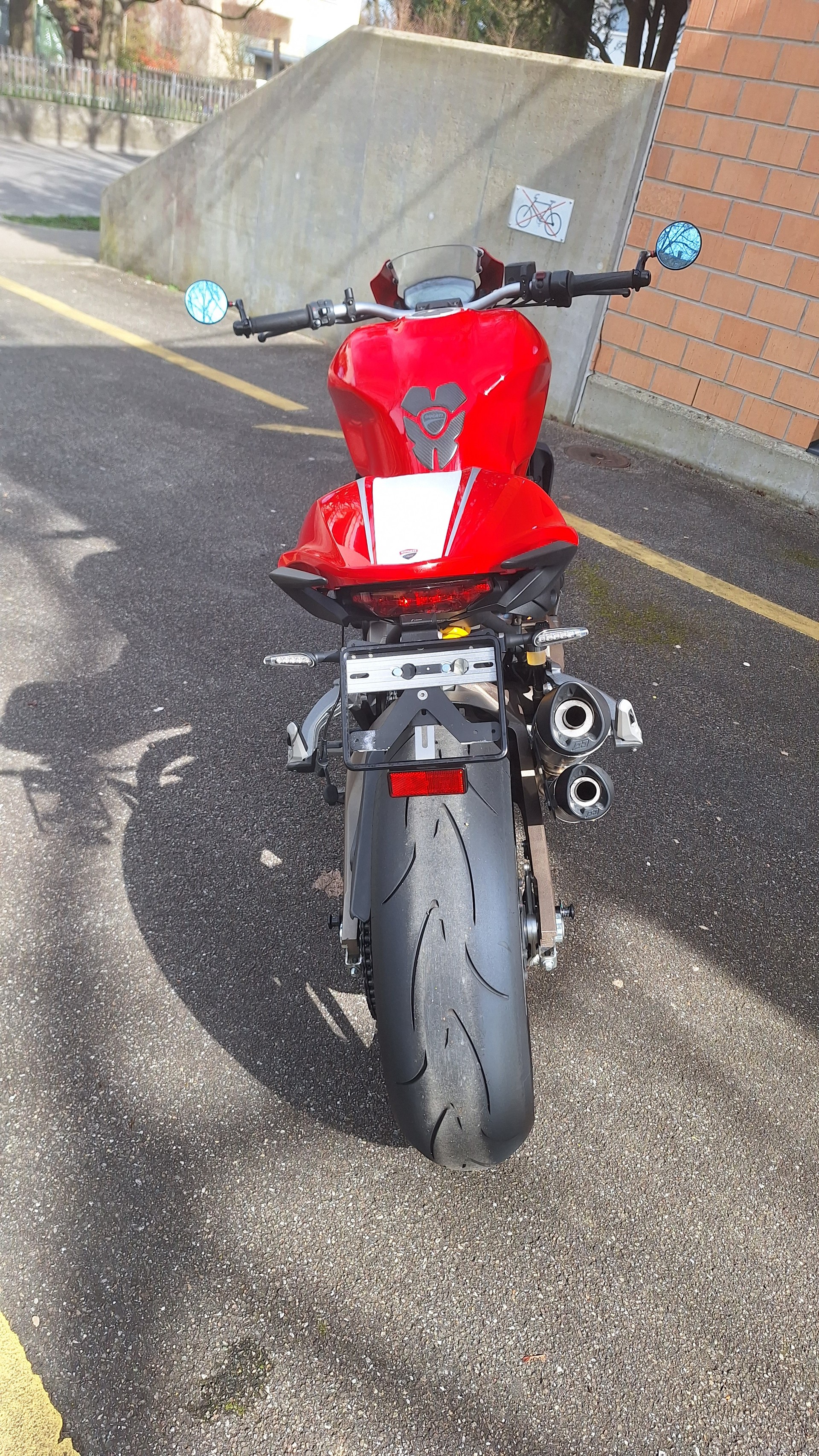 DUCATI Monster 821-image-3