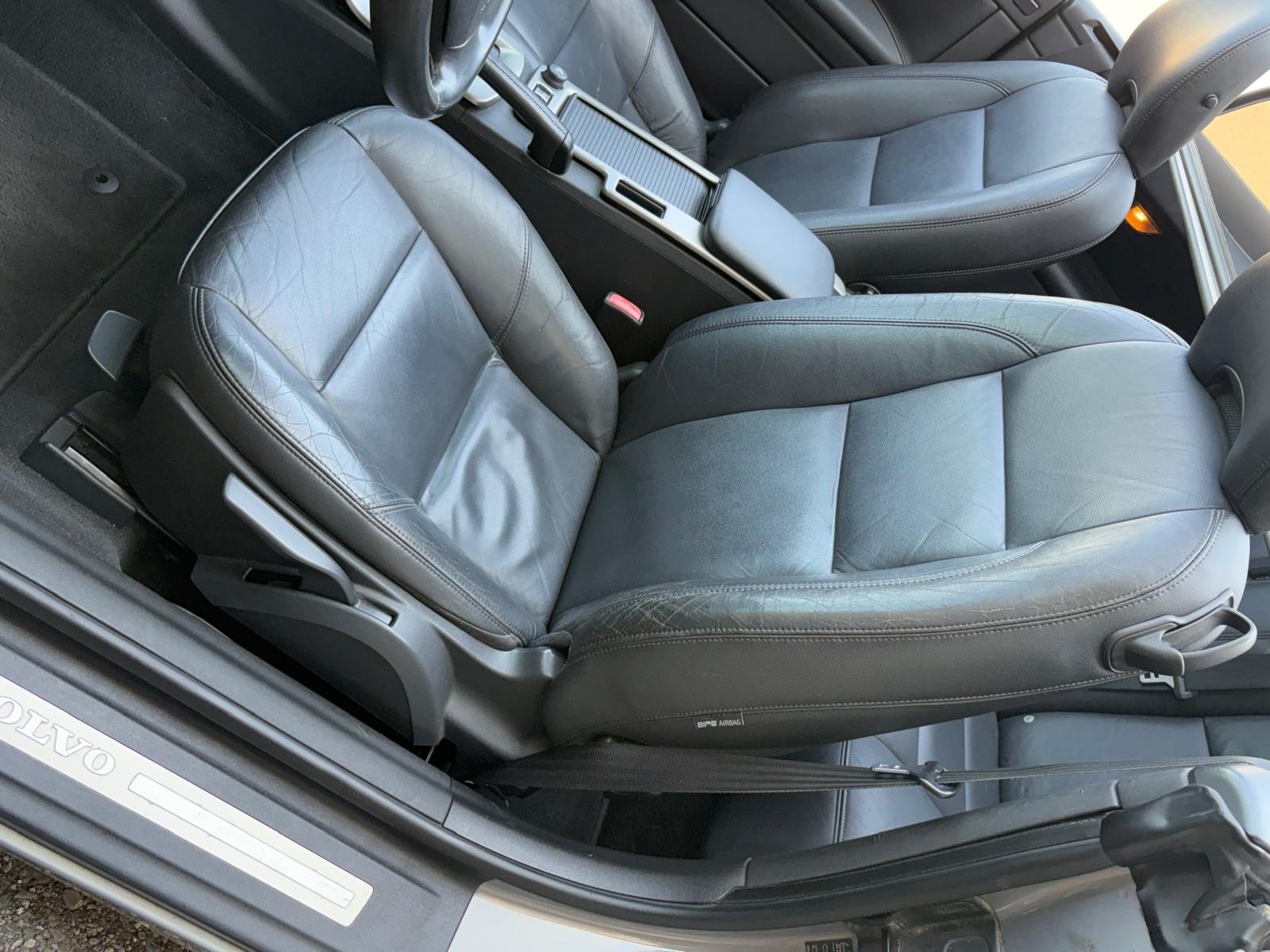 VOLVO C70 2.4 Aut Momentum Leder-image-7