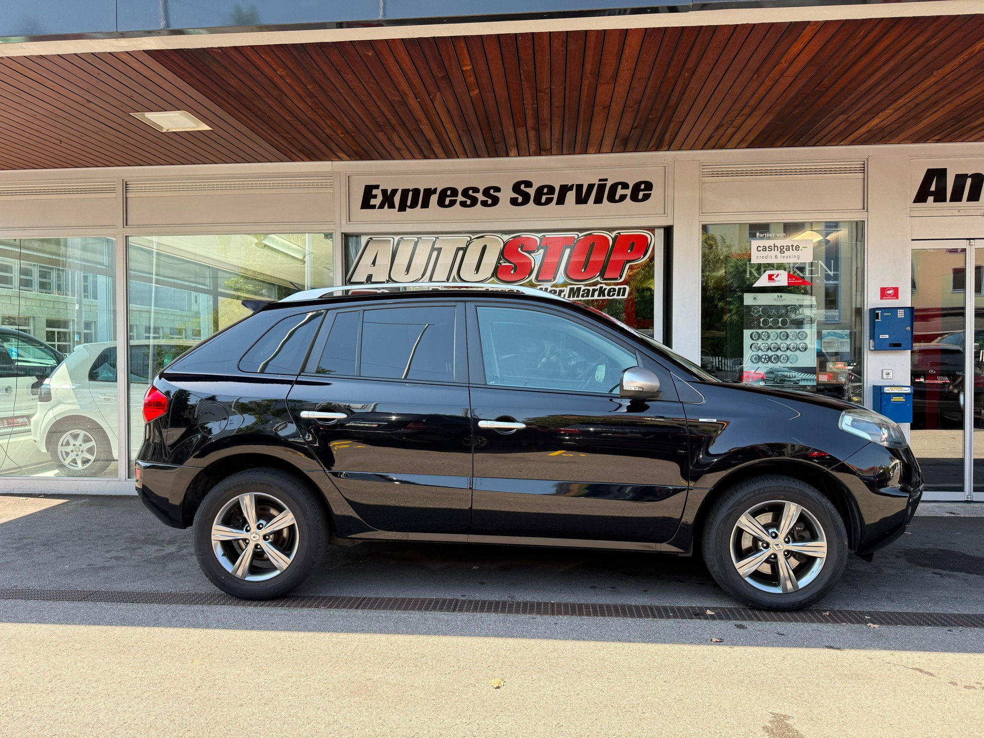 RENAULT Koleos 2.0 dCi Bose 4x4 Automatic-showroom-element-1
