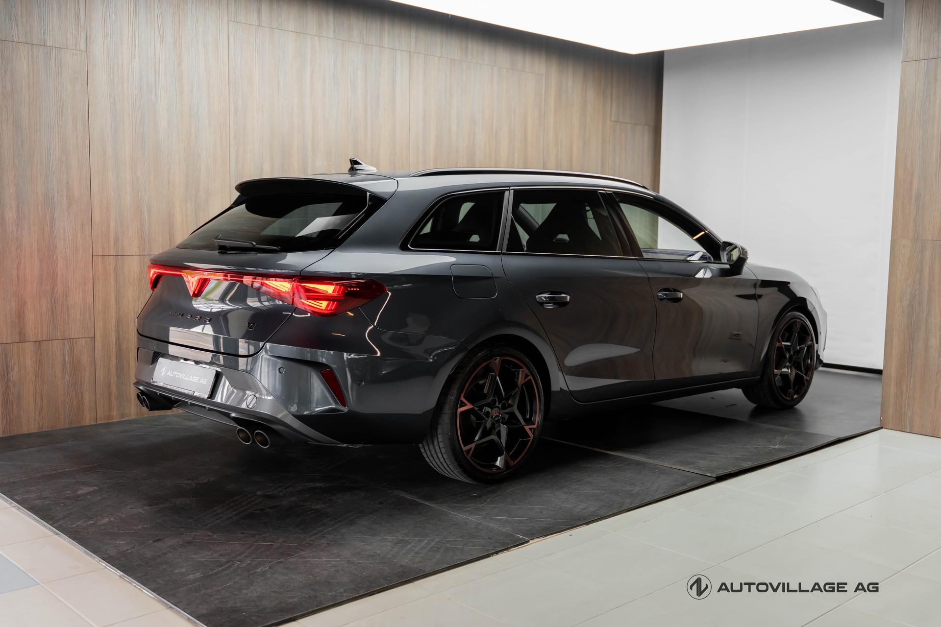 CUPRA LEON ST 2.0 TSI VZ DSG 4Drive-showroom-element-1