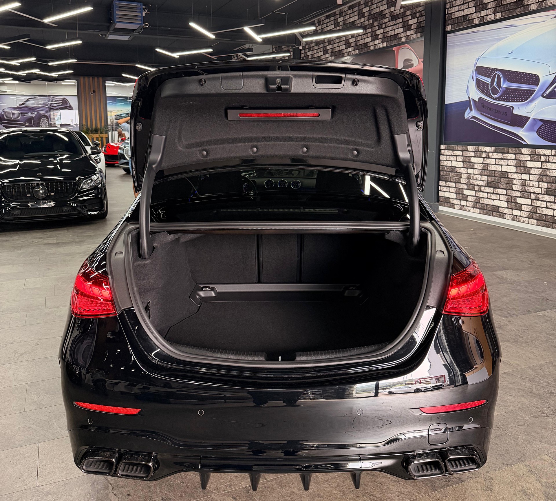 MERCEDES-BENZ C 180 AMG (C63s AMG Bodykit) Limited Black&Silver Performance 5 Jahre Werksgarantie & Gratisservice-image-8