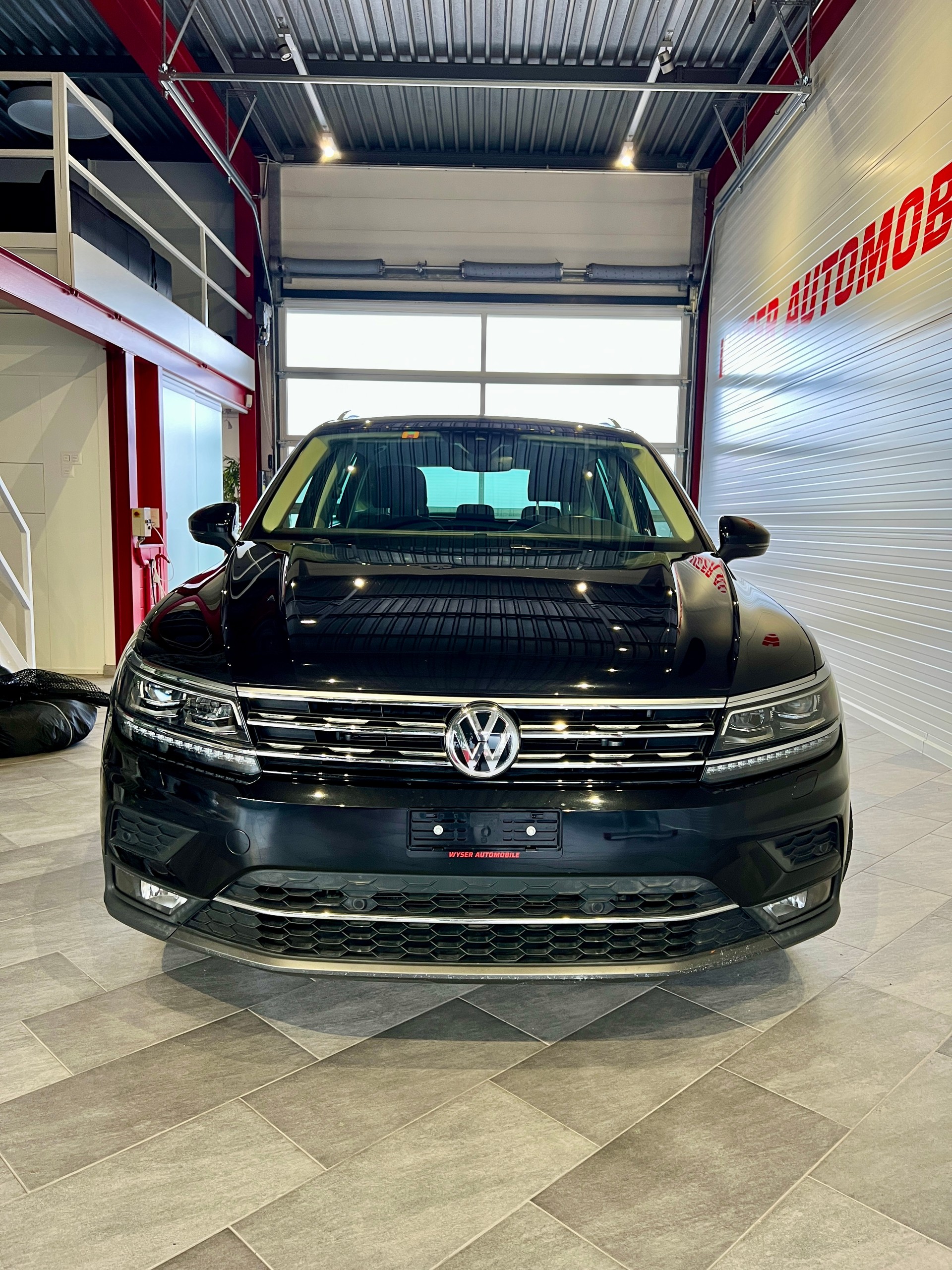 VW Tiguan 2.0TSI Highline 4Motion DSG-showroom-element-2