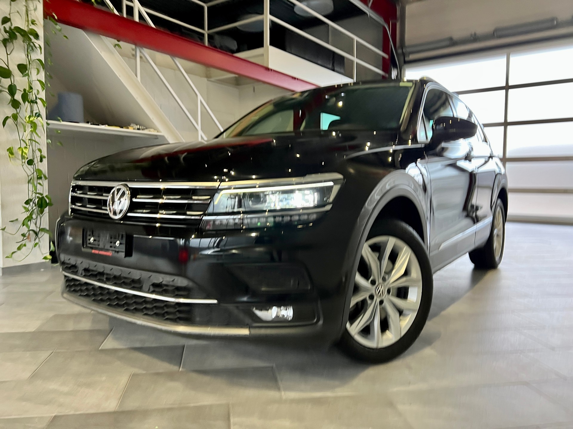 VW Tiguan 2.0TSI Highline 4Motion DSG-showroom-element-3