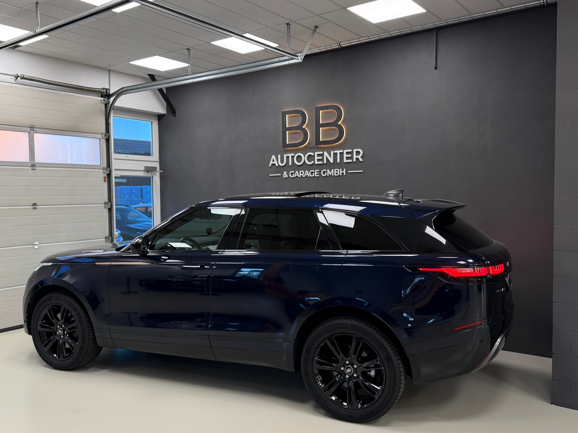 LAND ROVER Range Rover Velar R-Dynamic P 250 S Automatic-showroom-element-3