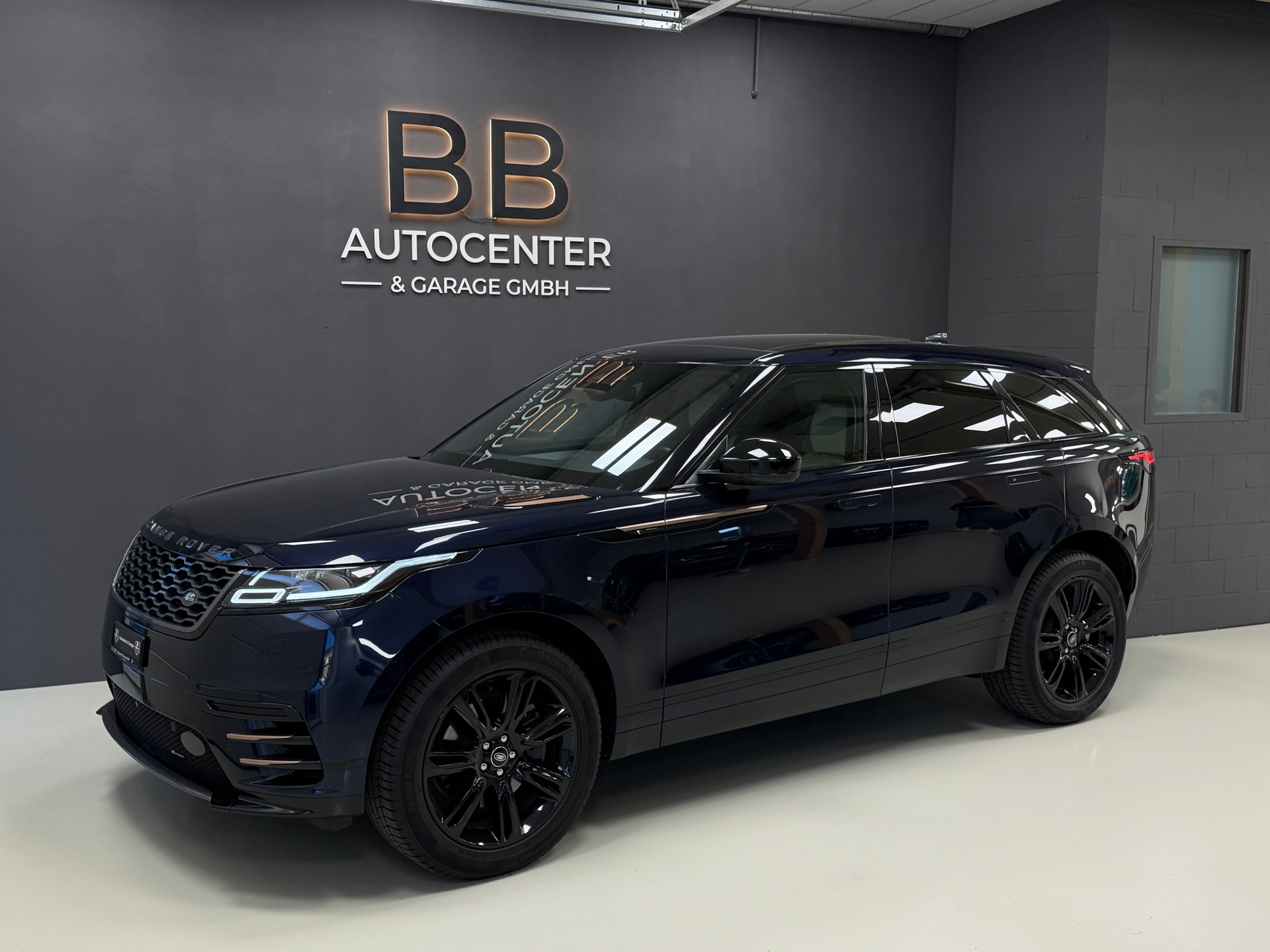LAND ROVER Range Rover Velar R-Dynamic P 250 S Automatic-showroom-element-1