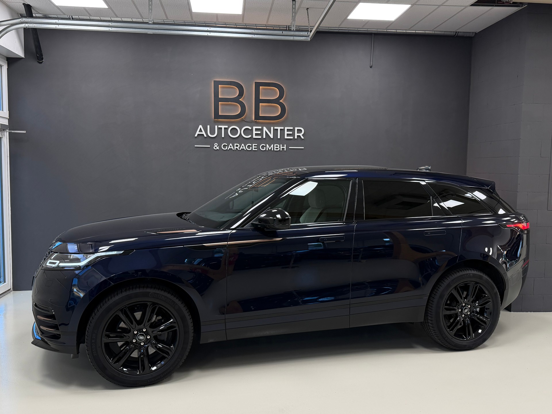 LAND ROVER Range Rover Velar R-Dynamic P 250 S Automatic-showroom-element-2