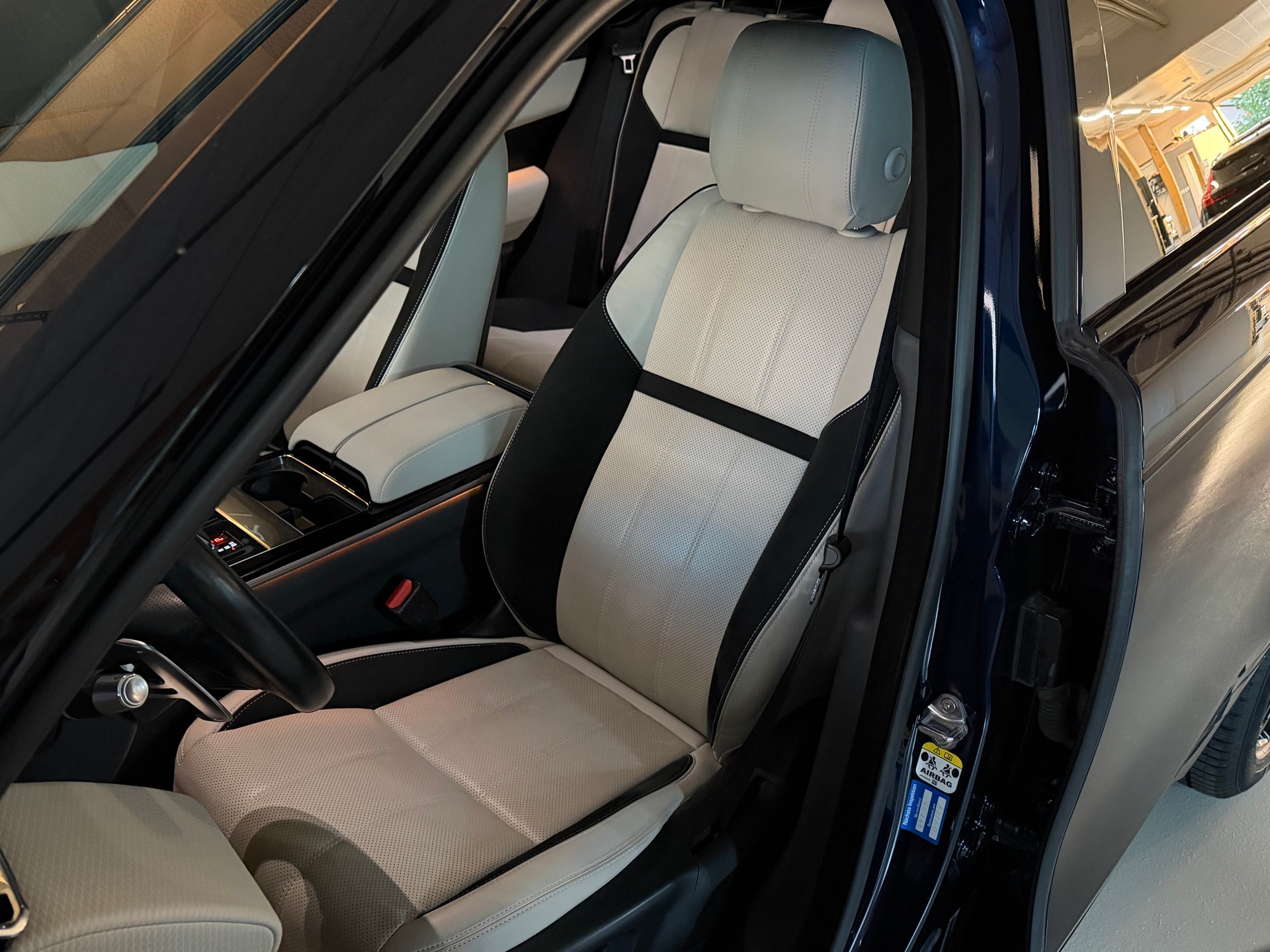 LAND ROVER Range Rover Velar R-Dynamic P 250 S Automatic-image-13