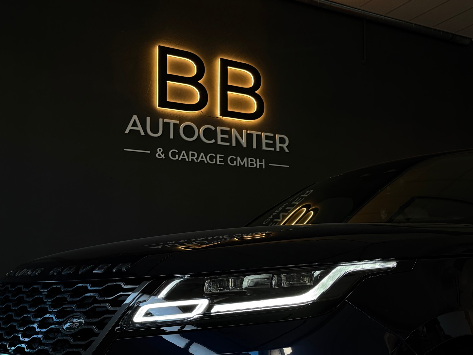 LAND ROVER Range Rover Velar R-Dynamic P 250 S Automatic-image-8