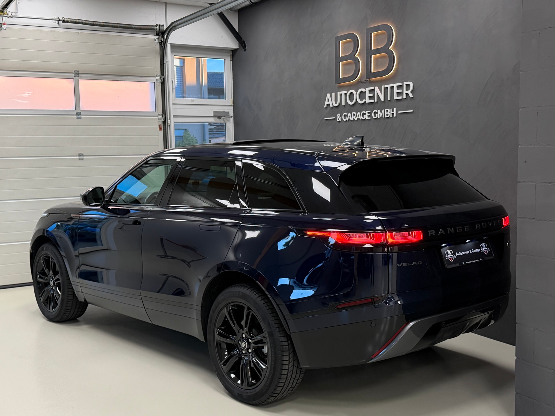 LAND ROVER Range Rover Velar R-Dynamic P 250 S Automatic-image-4