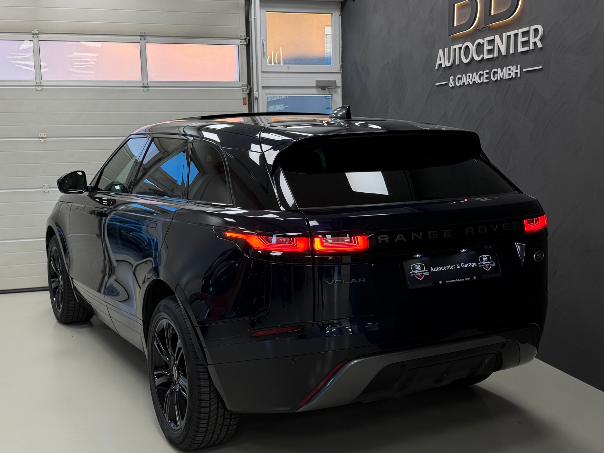LAND ROVER Range Rover Velar R-Dynamic P 250 S Automatic-image-5