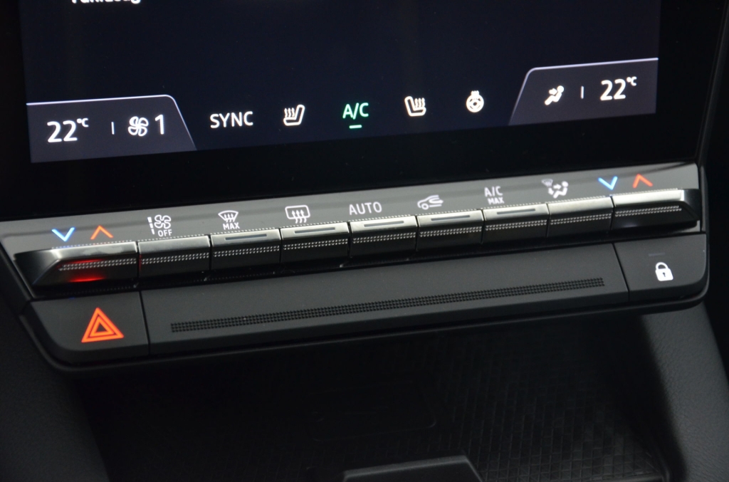 RENAULT Megane E-Tech EV60 *ICONIC*-image-18