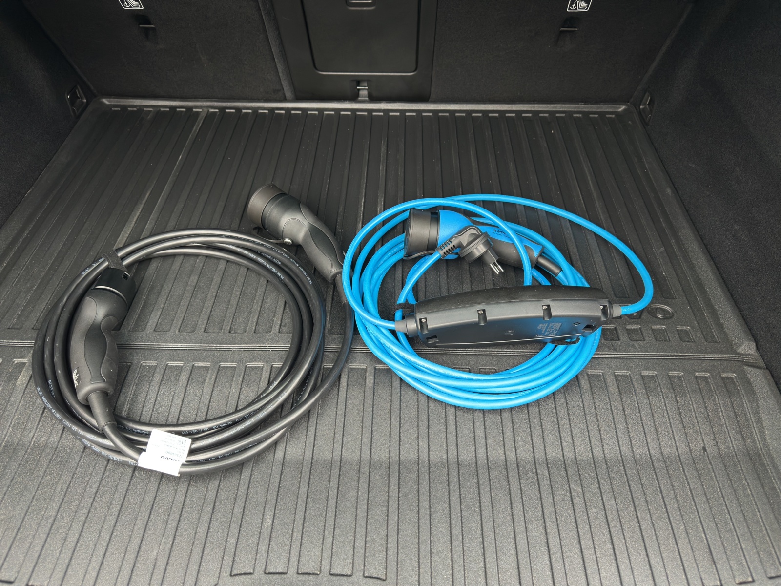 VOLVO XC60 2.0 T8 TE Black Edition eAWD-image-22