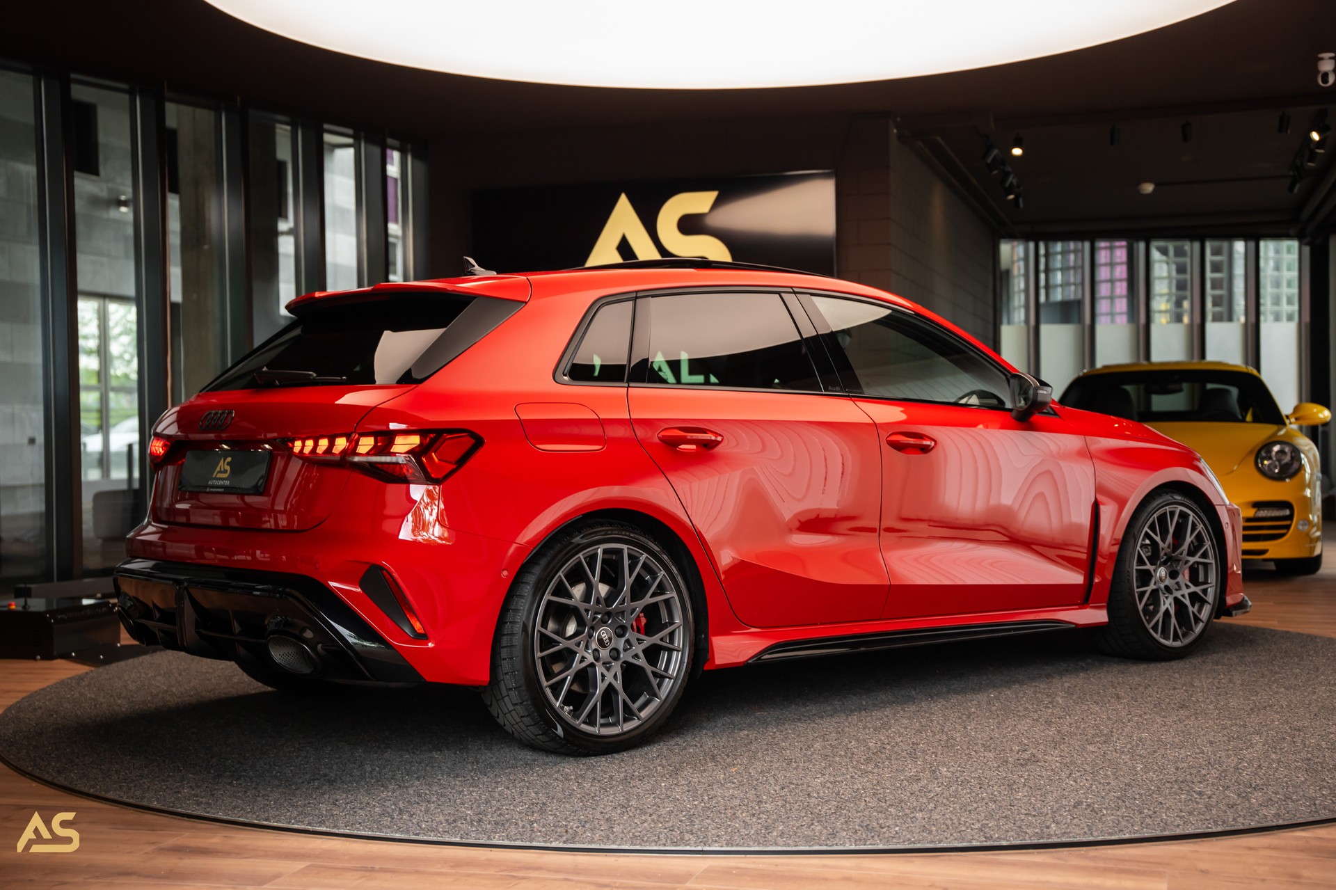 AUDI RS3 Sportback 2.5 TSI Facelift *PROGRESSIVE RED* TRAUM | R8-SCHALENSITZE | PANORAMA | CARBON | WERKSGARANTIE-image-4