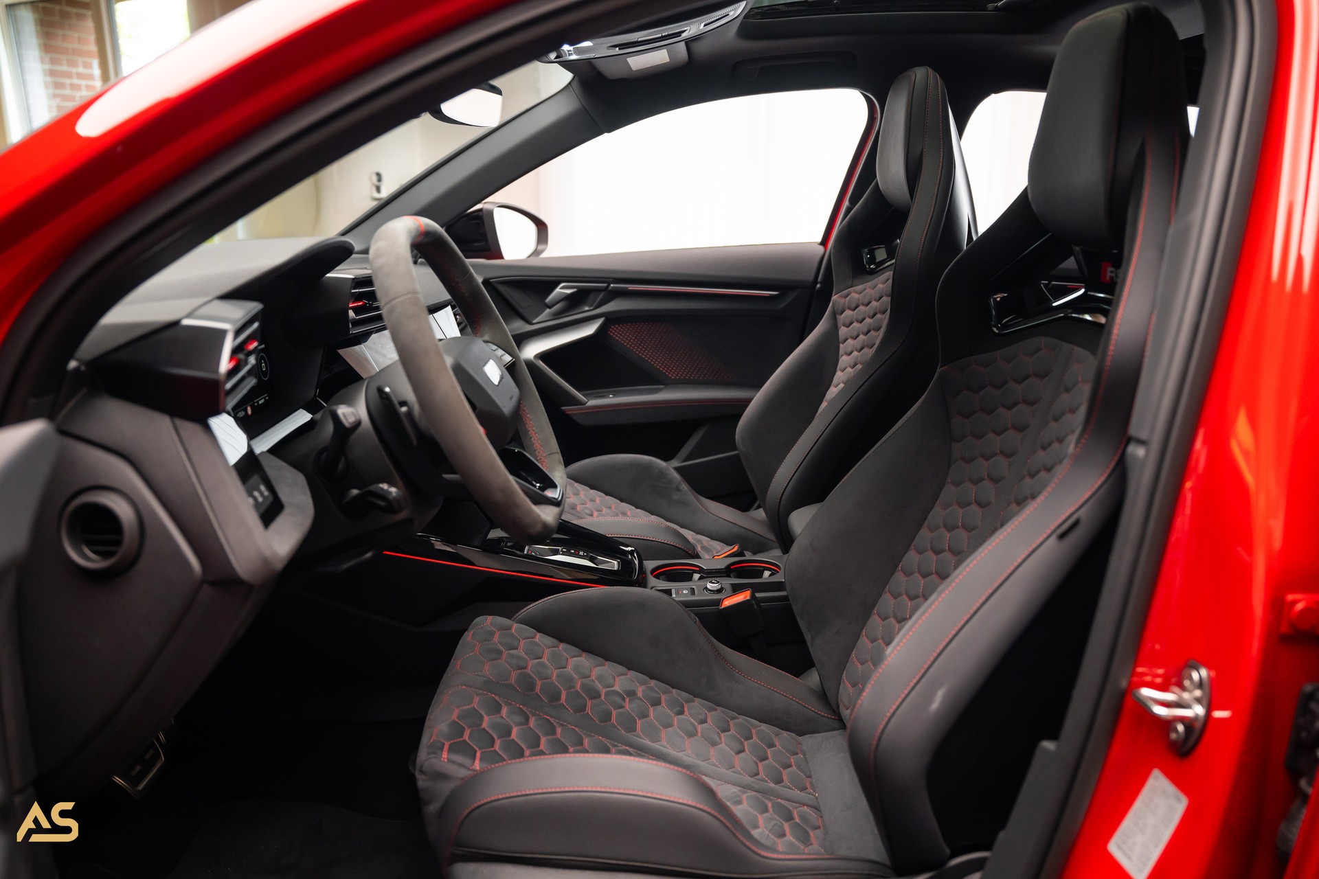 AUDI RS3 Sportback 2.5 TSI Facelift *PROGRESSIVE RED* TRAUM | R8-SCHALENSITZE | PANORAMA | CARBON | WERKSGARANTIE-image-12