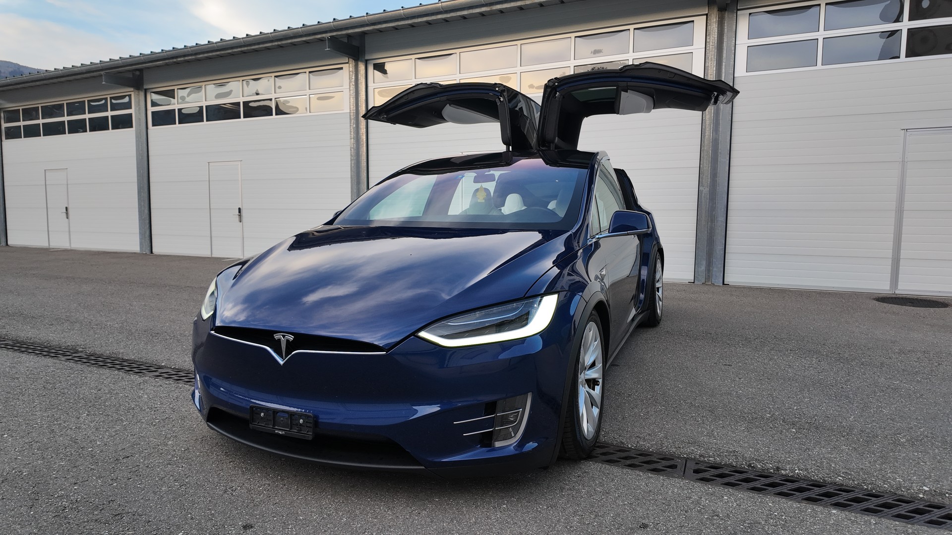 TESLA Model X Ludicrous Performance