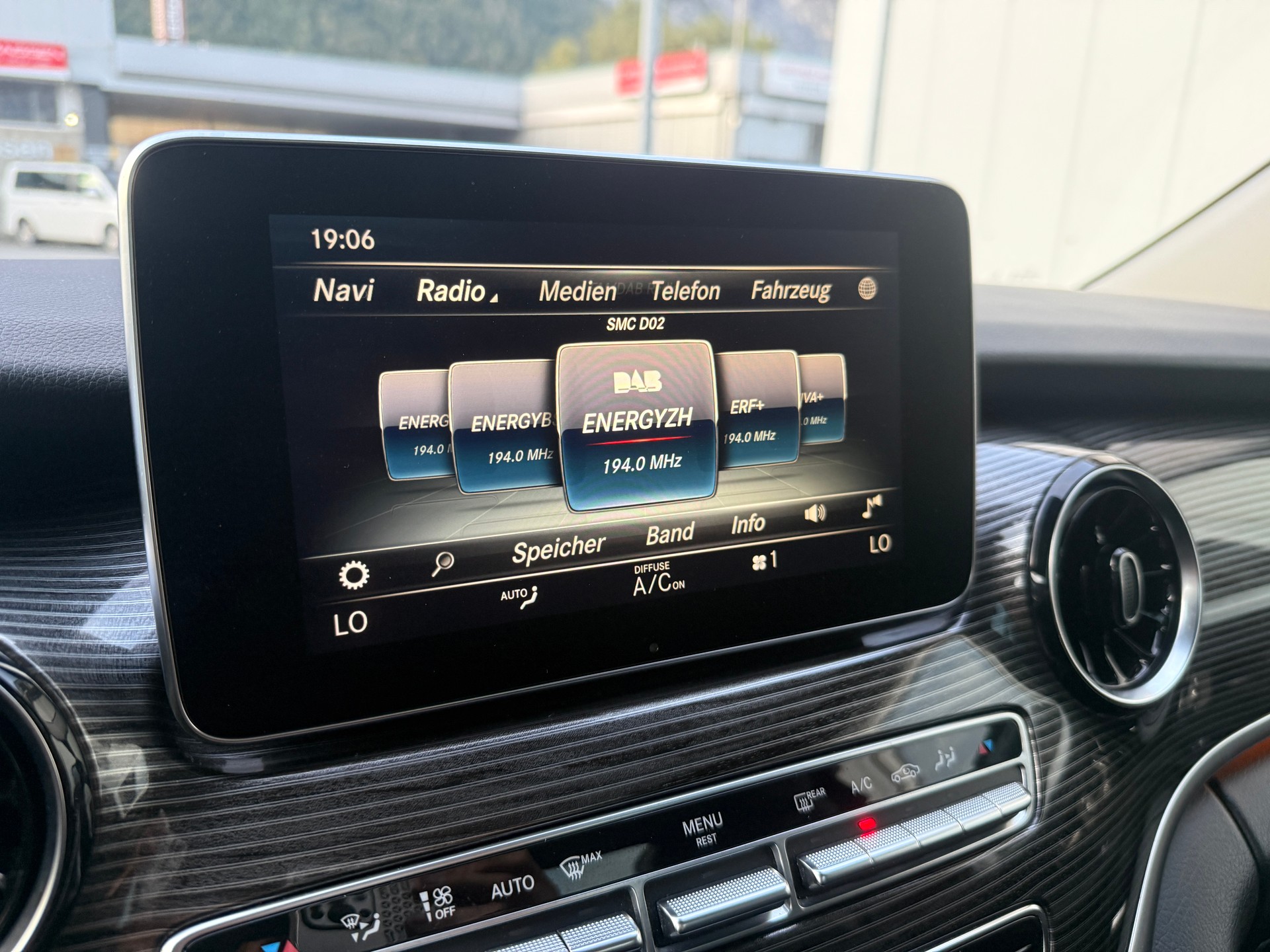 MERCEDES-BENZ V 250 d lang Exclusive 4Matic 9G-Tronic-image-24