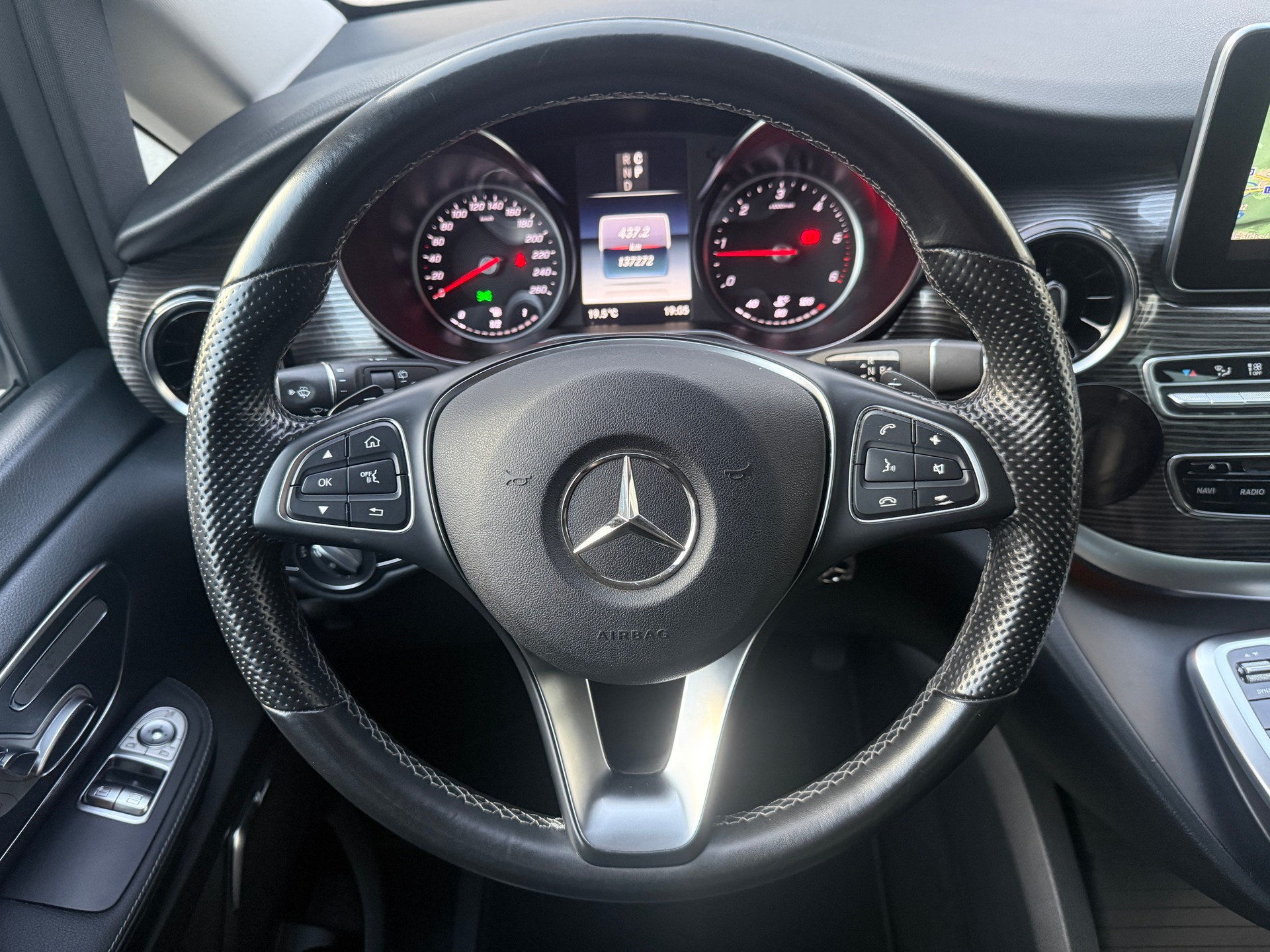 MERCEDES-BENZ V 250 d lang Exclusive 4Matic 9G-Tronic-image-19