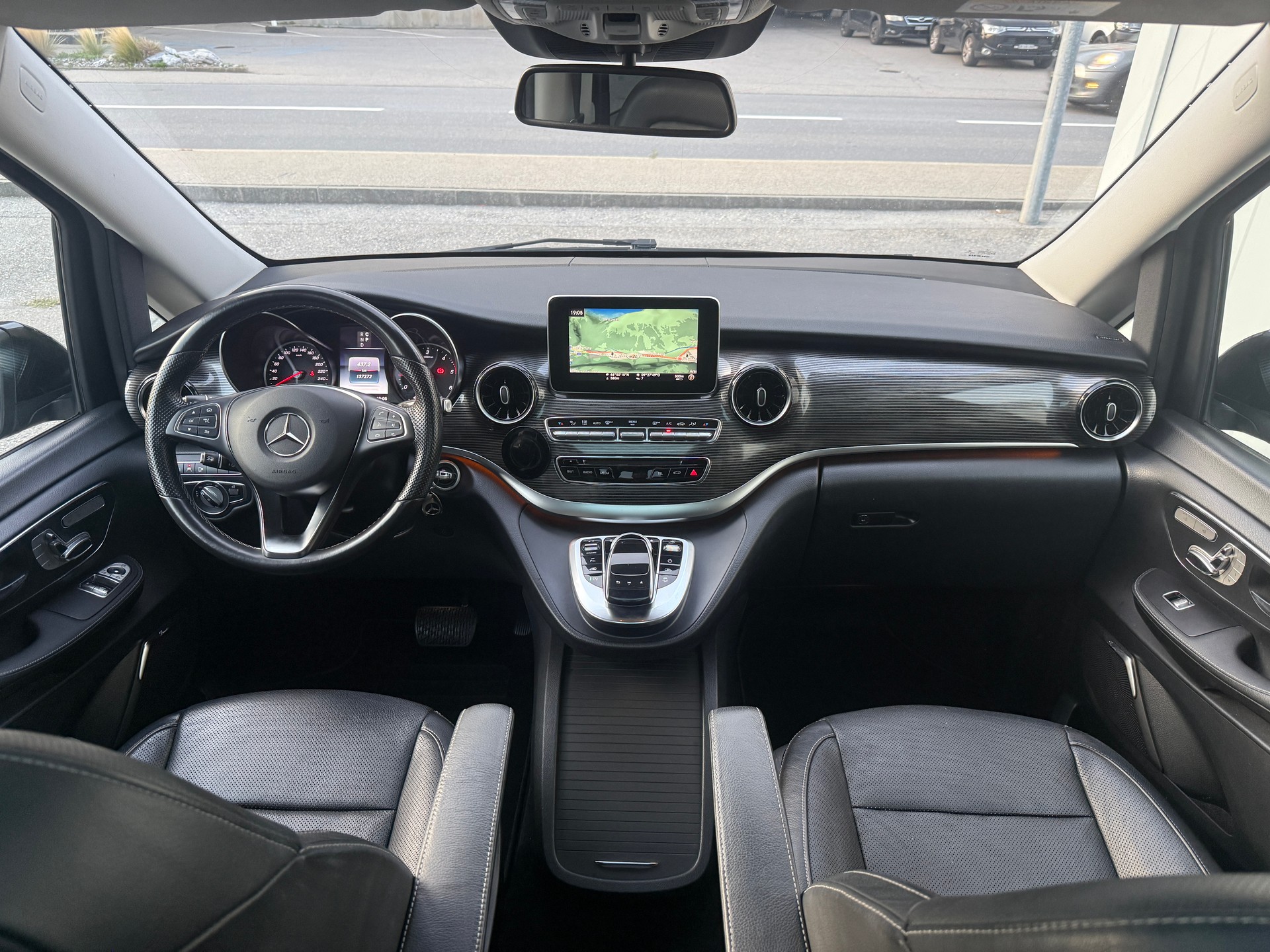 MERCEDES-BENZ V 250 d lang Exclusive 4Matic 9G-Tronic-image-18