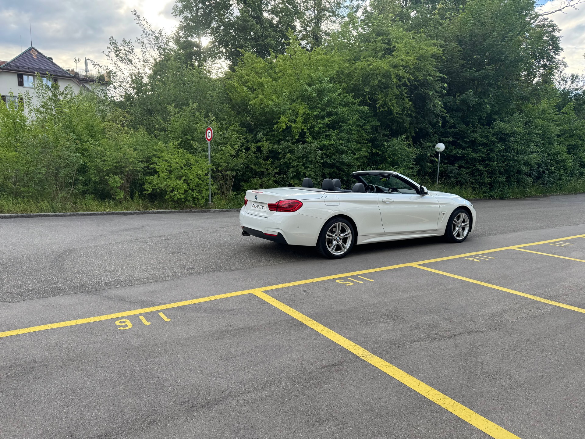 BMW 430i Cabriolet xDrive M Sport Steptronic-image-4
