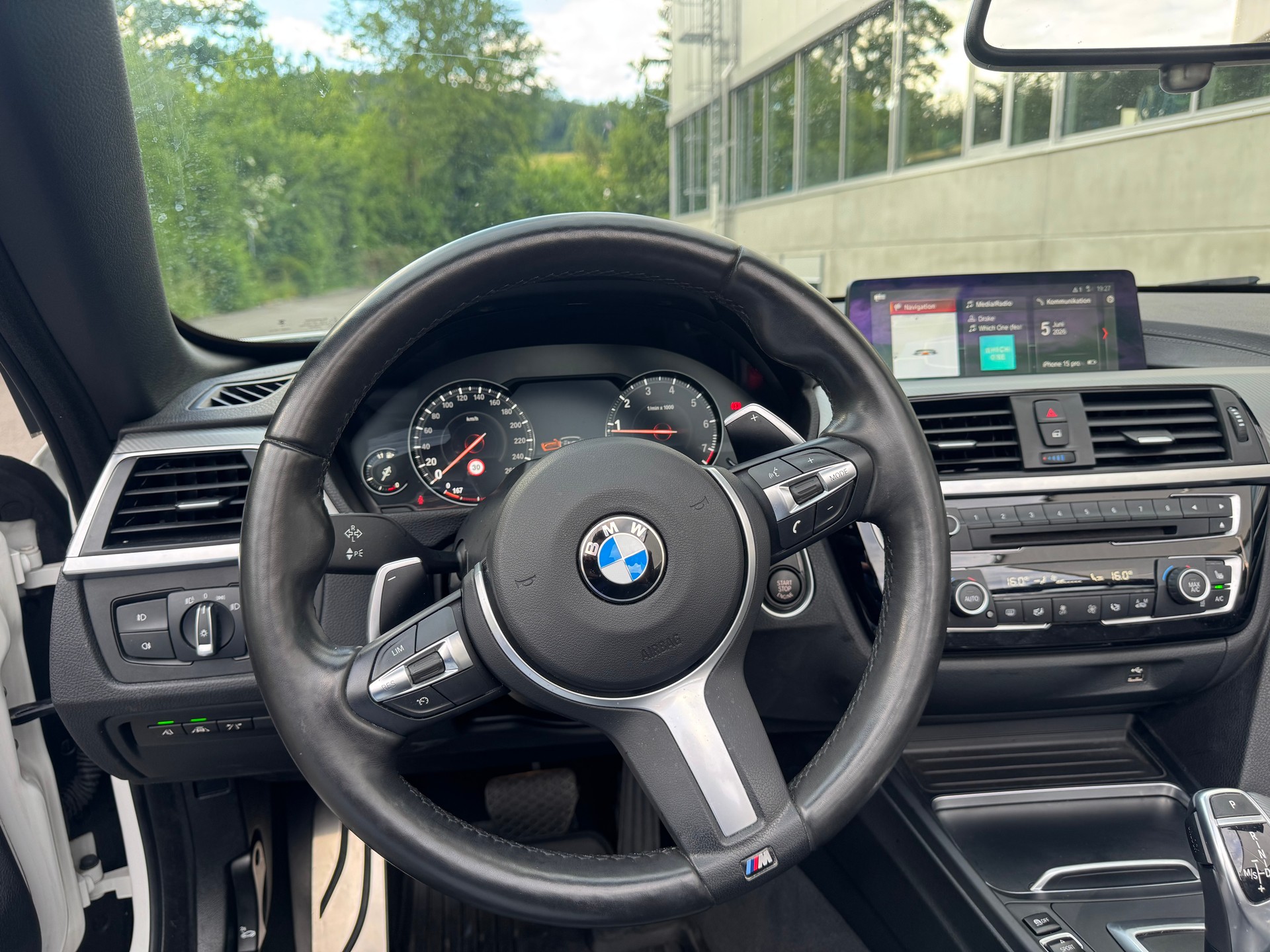 BMW 430i Cabriolet xDrive M Sport Steptronic-image-17