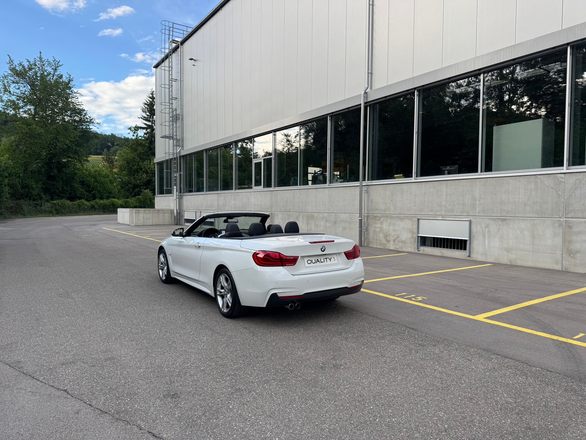 BMW 430i Cabriolet xDrive M Sport Steptronic-image-5