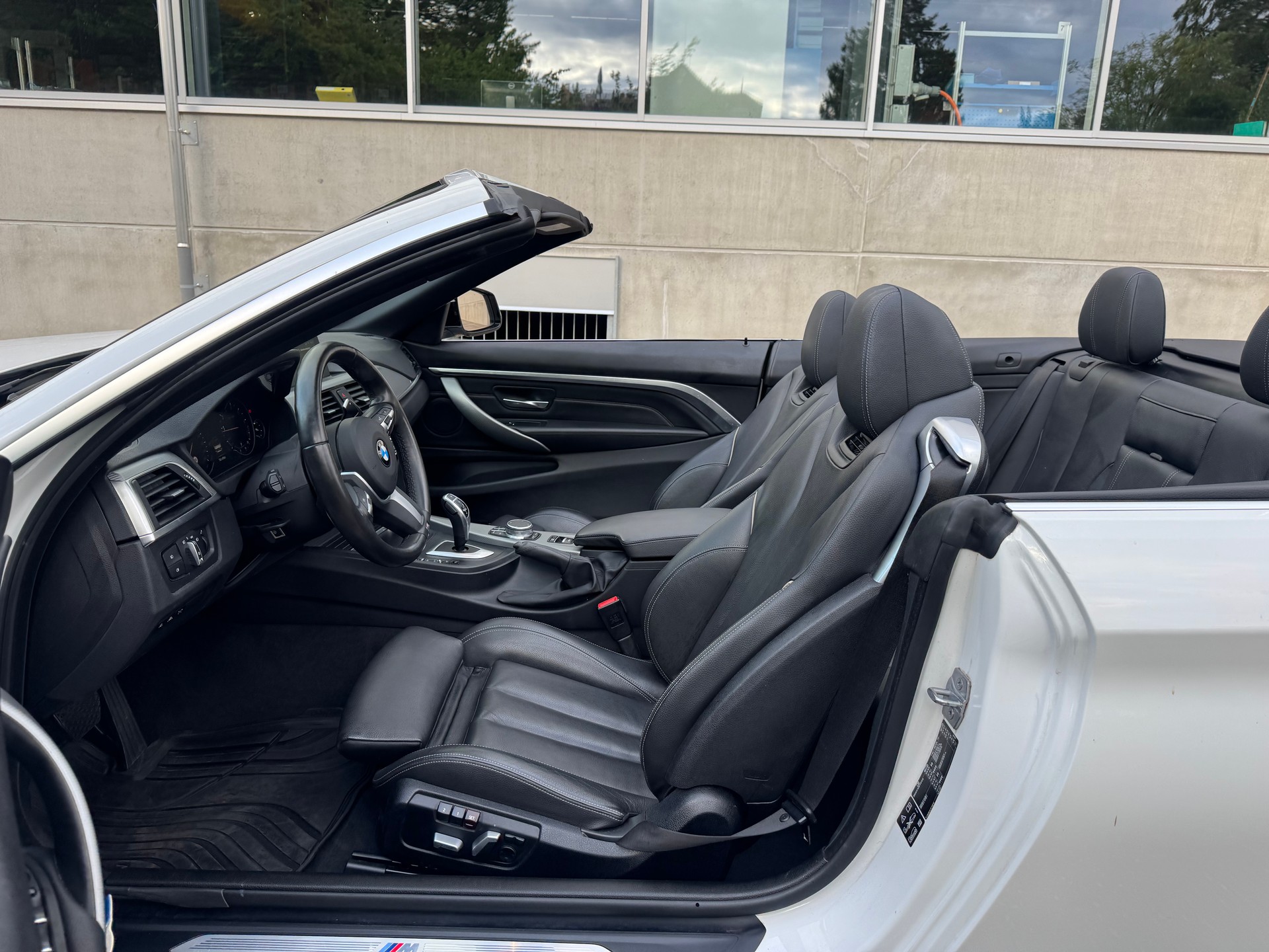 BMW 430i Cabriolet xDrive M Sport Steptronic-image-7
