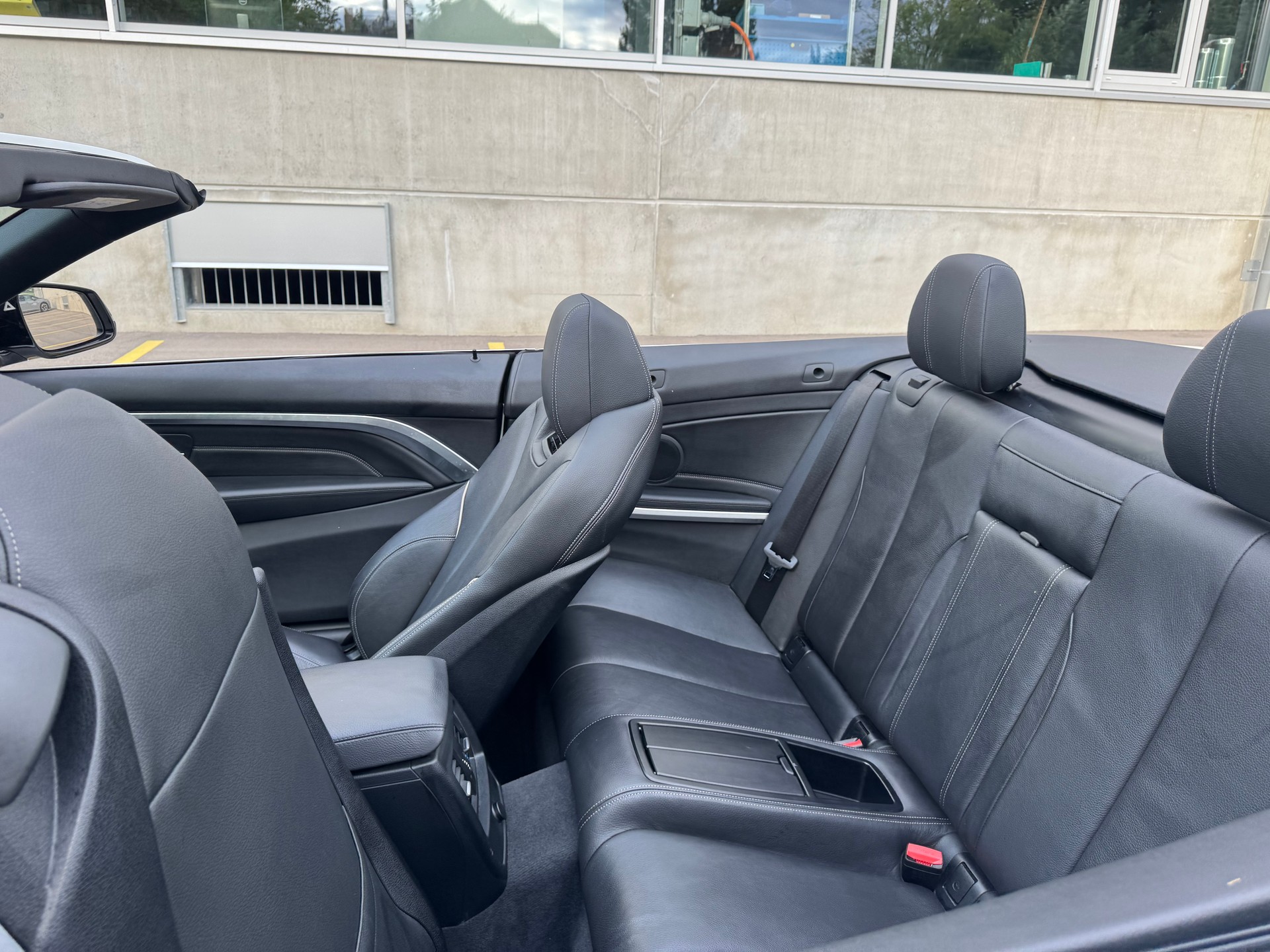 BMW 430i Cabriolet xDrive M Sport Steptronic-image-8