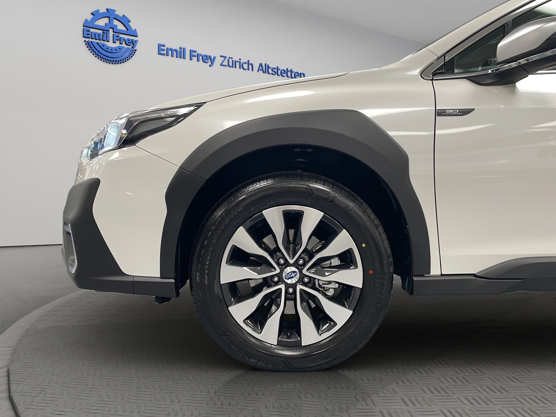 SUBARU Outback 2.5i 30th Anniversary Edition-image-14