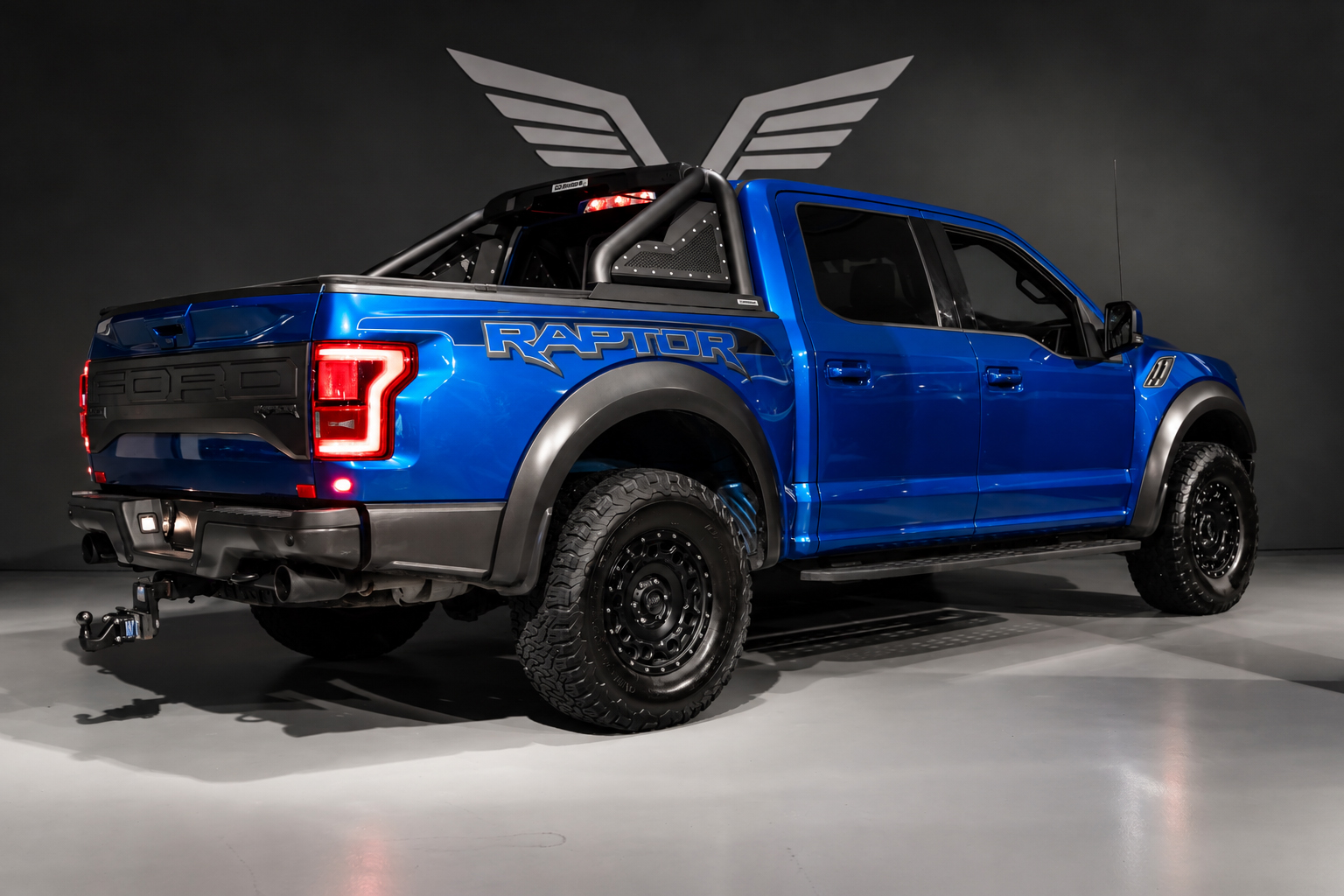FORD F-150 Raptor CrewCab-showroom-element-3